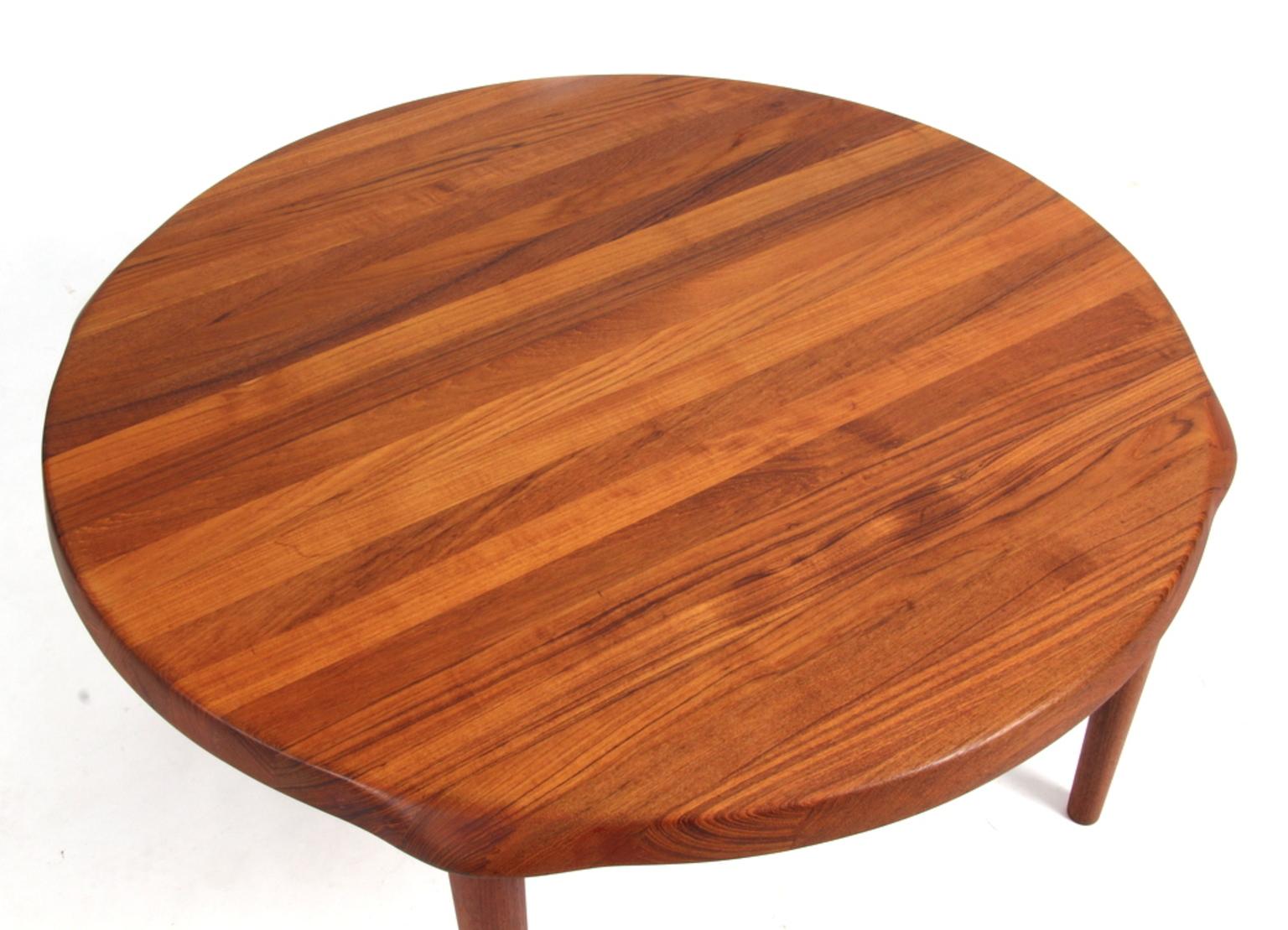 Very nice coffee table by John Bone for Mikael Laursen, Denmark, 1960s. Massive teak wood plate with a very nice edge.

The legs can be unscrewed.

The organic form and the extra thick solid teak plate make this table standout from the other