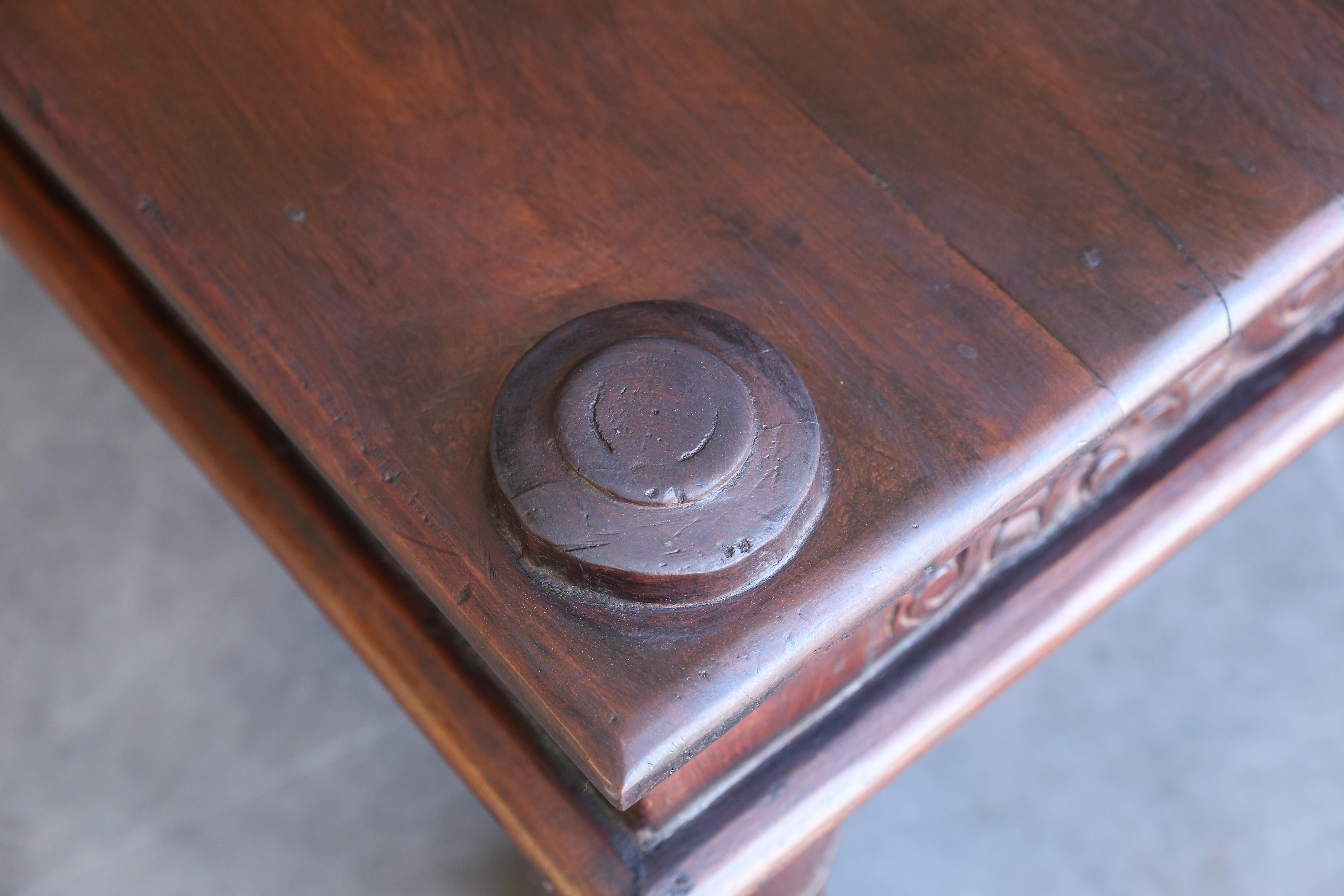 Solid Teak Wood Custom Made Colonial Coffee Table (Anglo Raj) im Angebot
