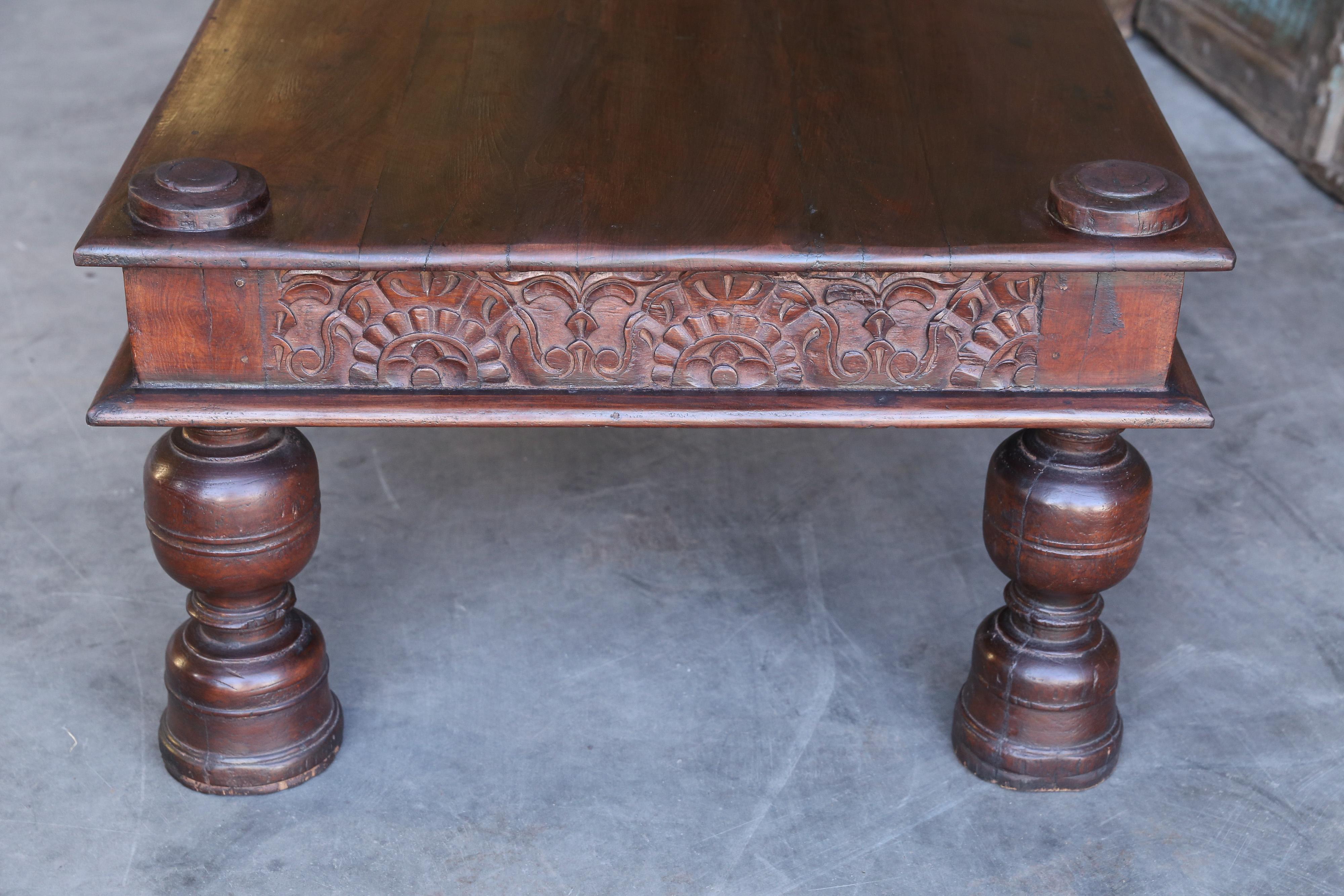 Solid Teak Wood Custom Made Colonial Coffee Table (Mitte des 20. Jahrhunderts) im Angebot