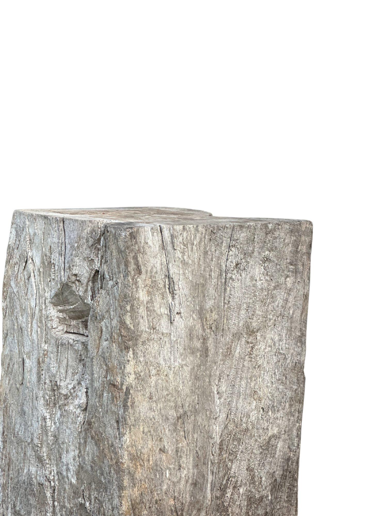 Pedestal de madera maciza de teca, maravillosa pátina relacionada con la edad, moderno orgánico Moderno orgánico en venta