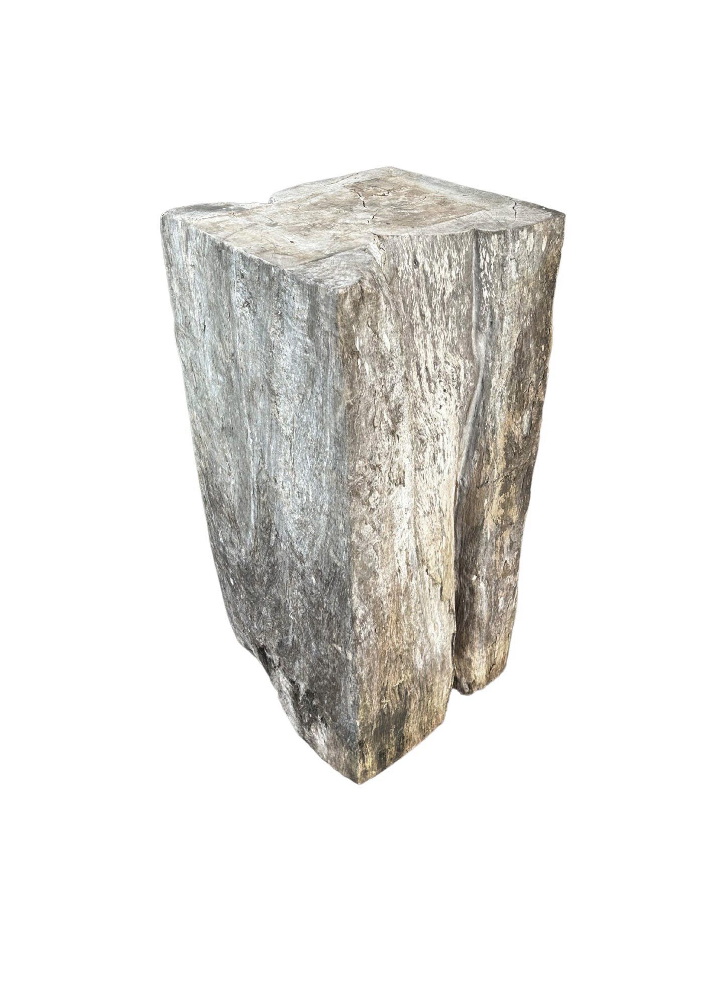 Pedestal de madera maciza de teca, maravillosa pátina relacionada con la edad, moderno orgánico Indonesio en venta