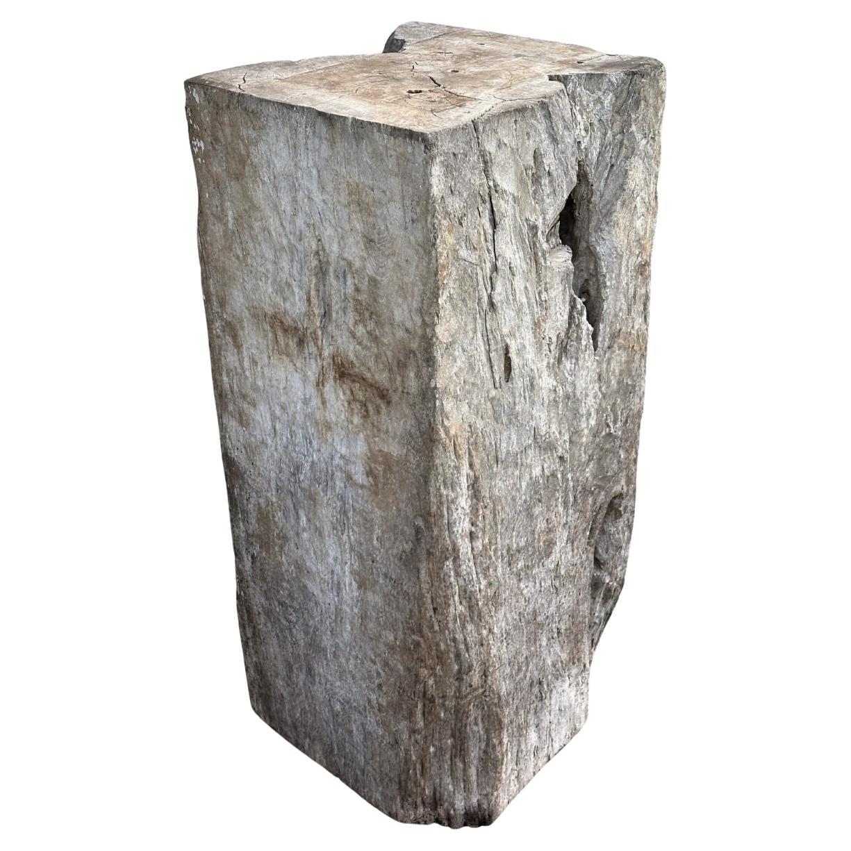 Pedestal de madera maciza de teca, maravillosa pátina relacionada con la edad, moderno orgánico en venta