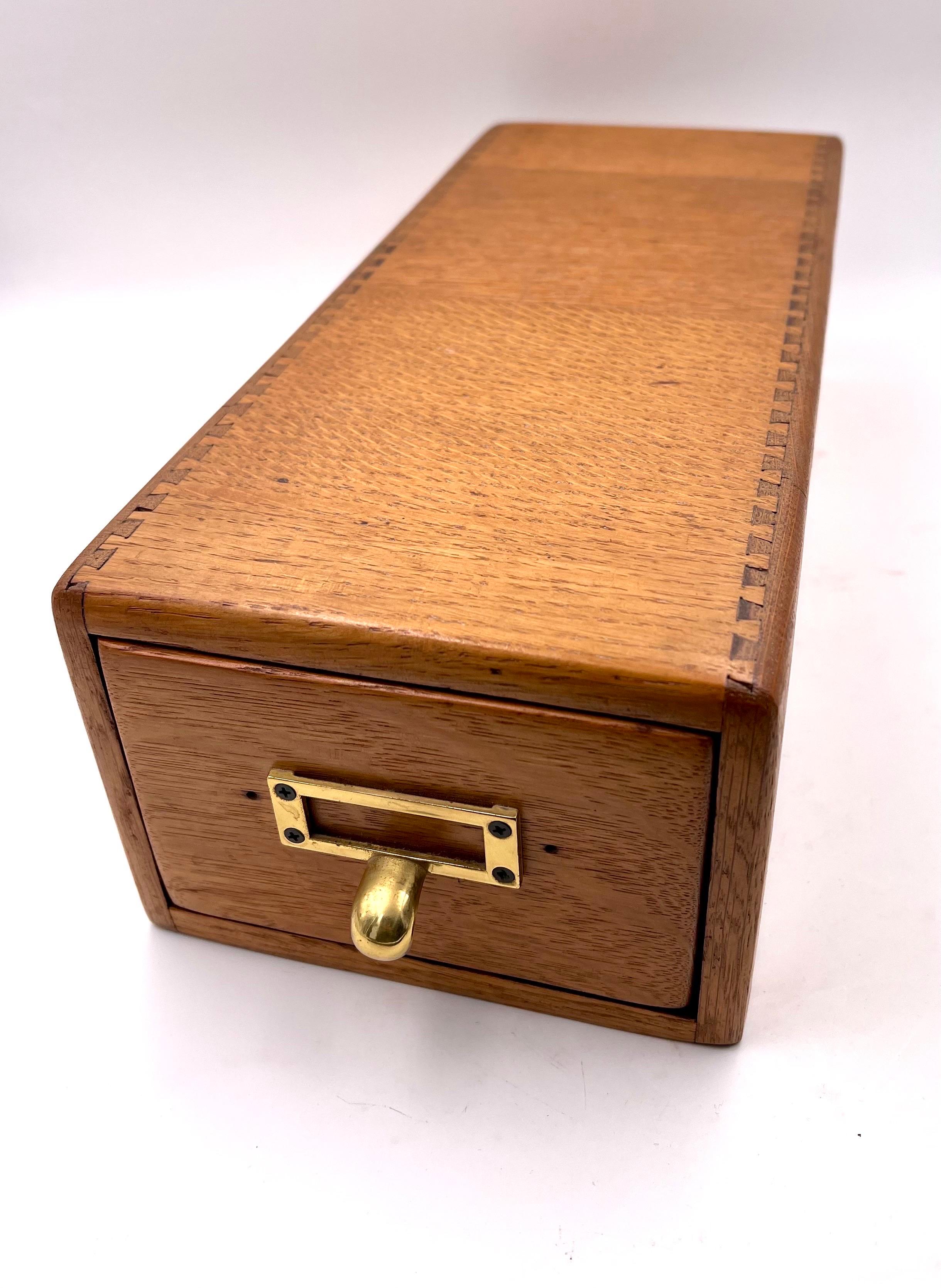 Solid Tiger Oak Card Catalog Box with Brass Handle Dovetail Art Deco In Excellent Condition For Sale In San Diego, CA