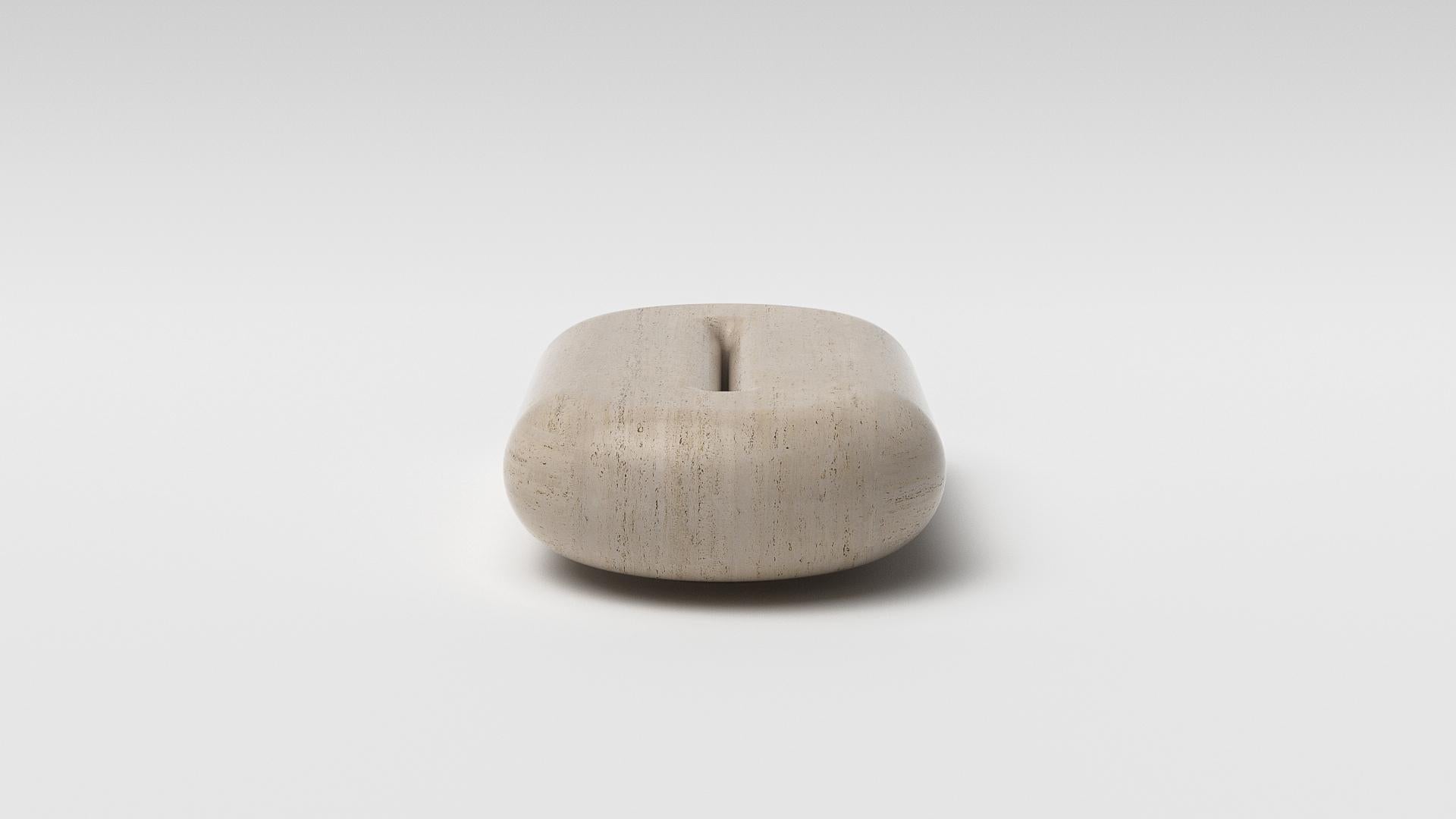 XXIe siècle et contemporain Table basse en travertin massif à effet glyphe d'Arthur Vallin en vente
