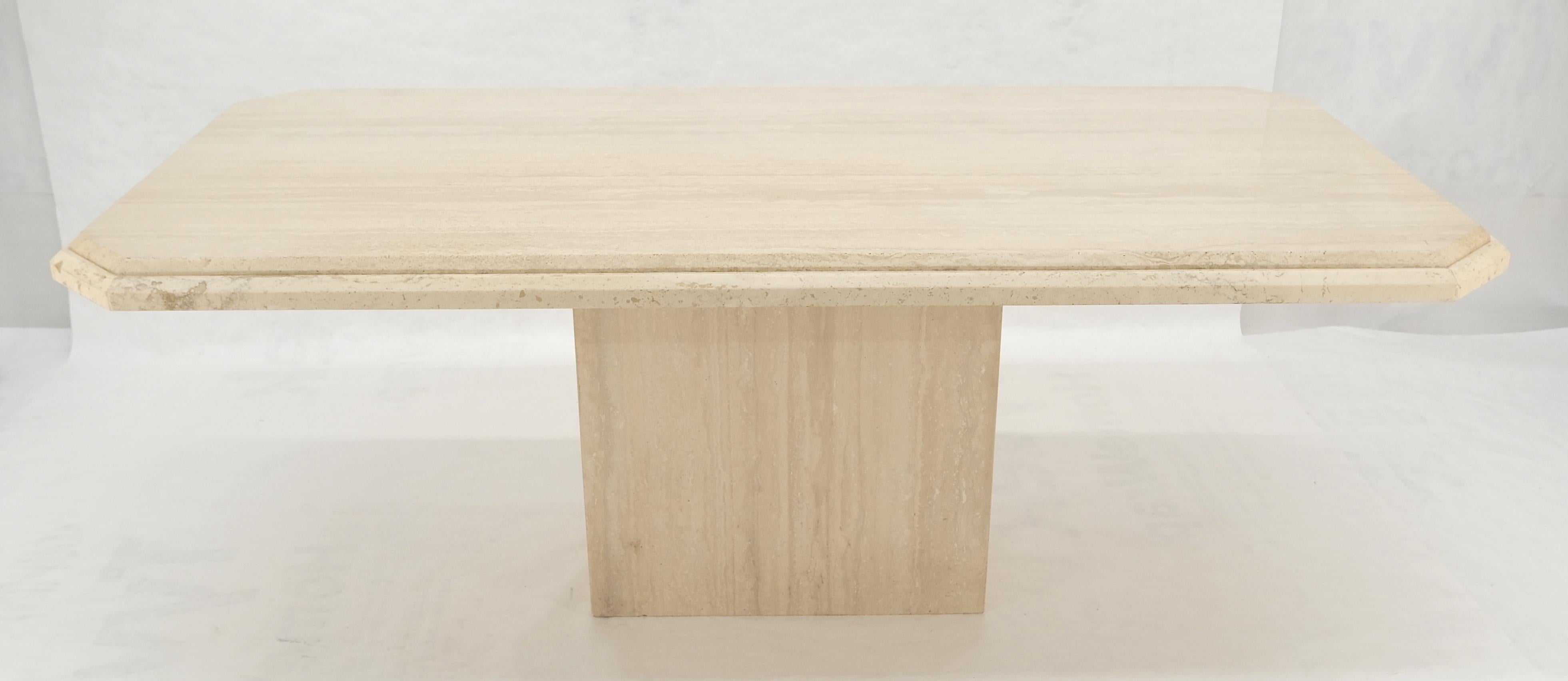 20ième siècle Table de salle à manger italienne 40x80 en travertin massif à pied unique MINT en vente