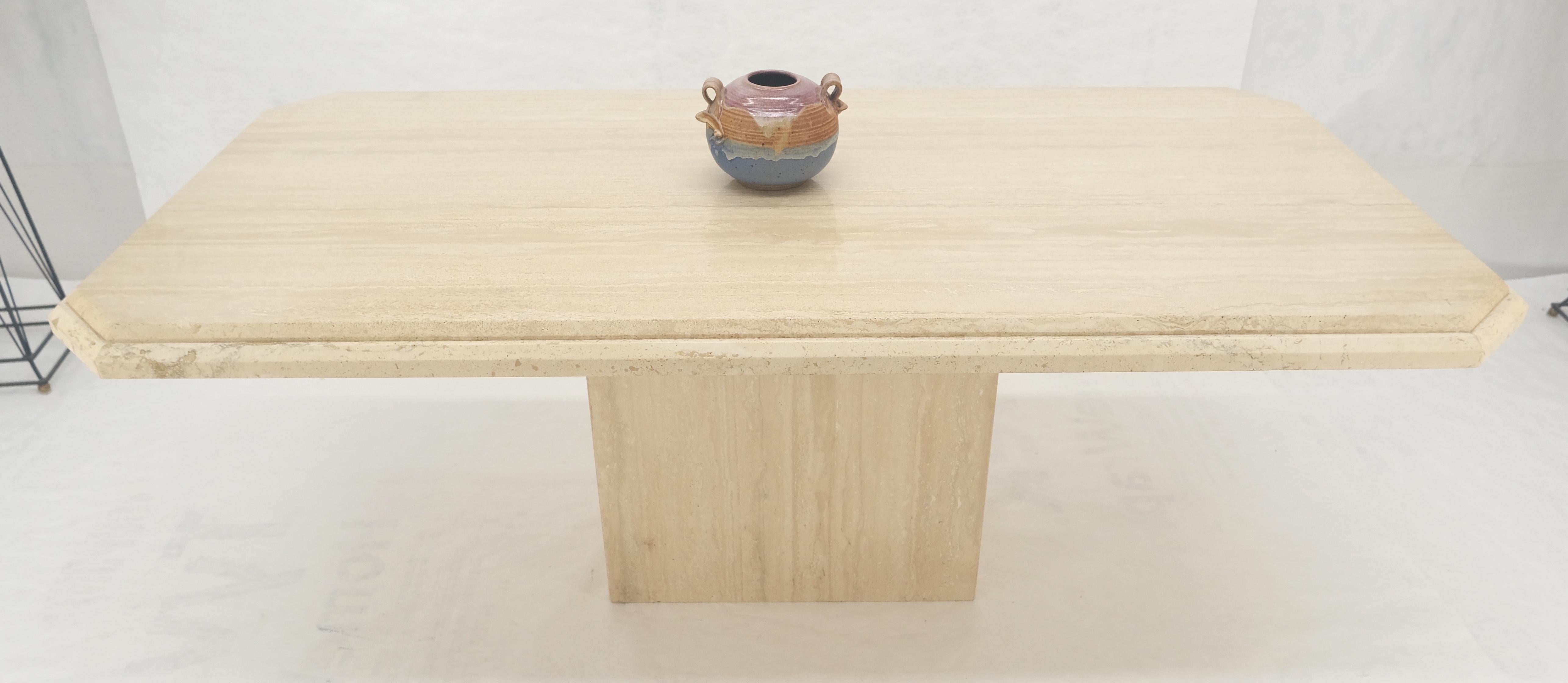 Table de salle à manger italienne 40x80 en travertin massif à pied unique MINT en vente 2