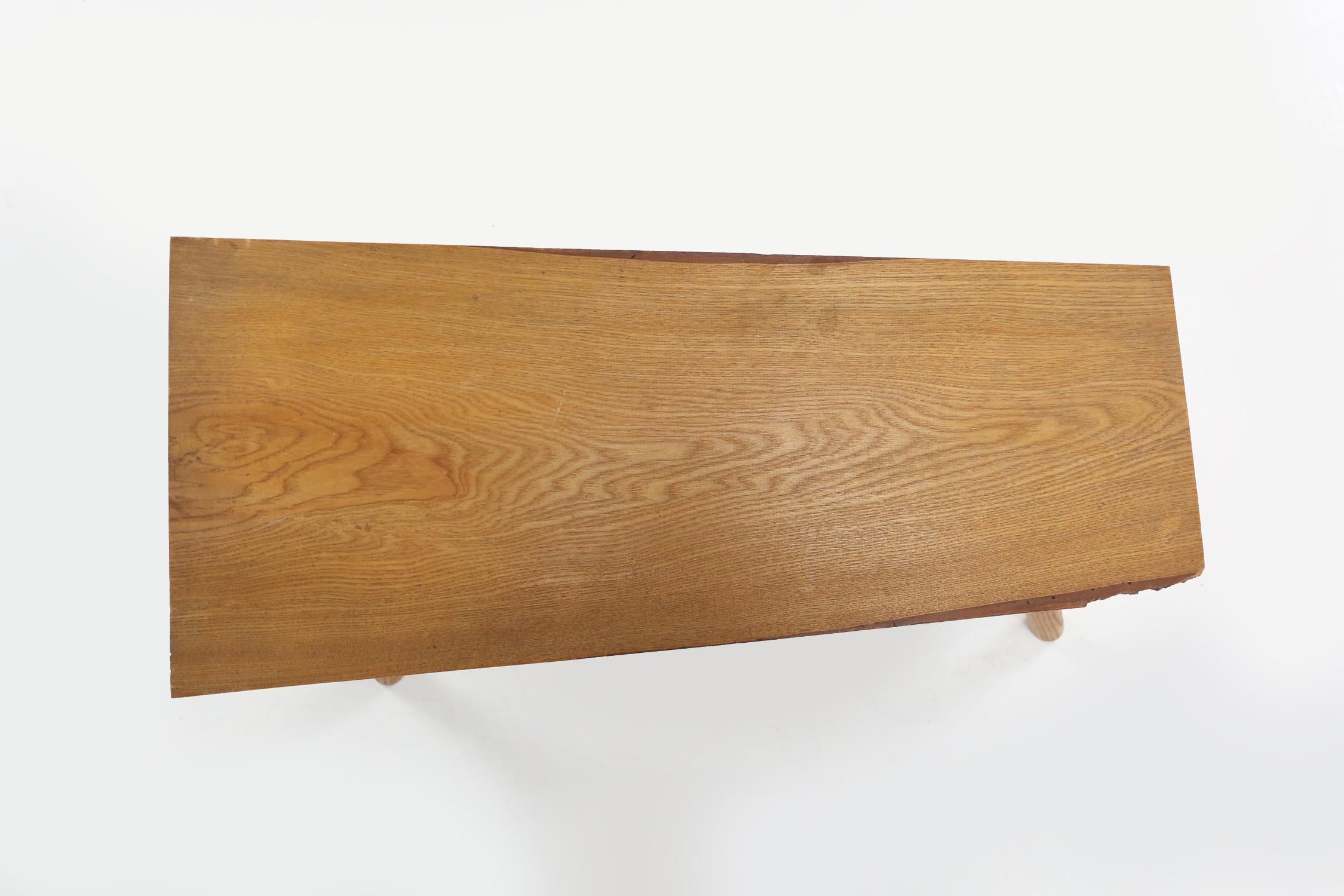 Rustique Table basse en forme de tronc d'arbre massif, 1950