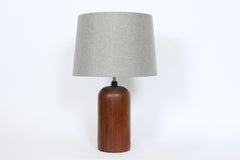 Lampada da tavolo danese del Mid Century Modern in teak scuro e cromo, 1960