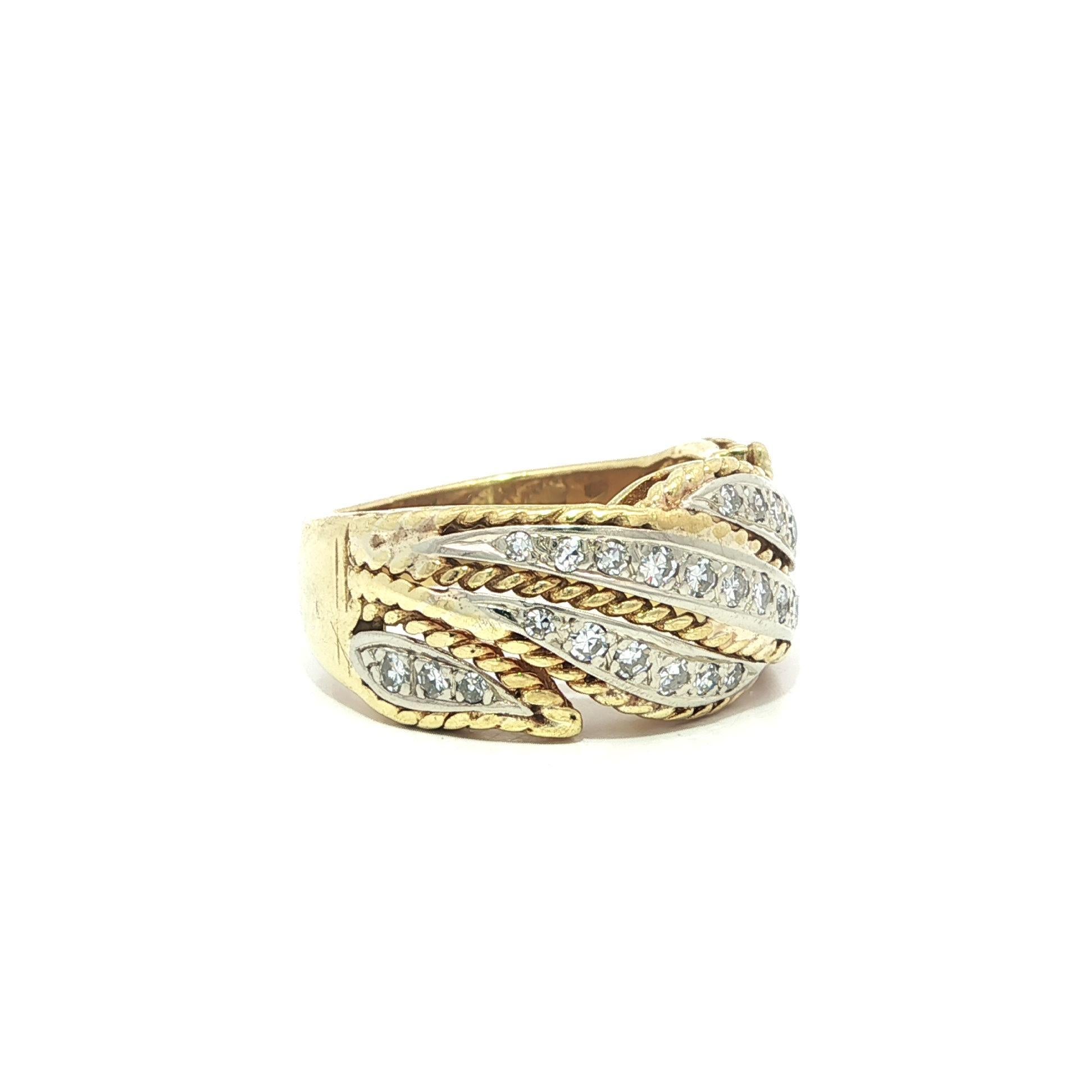 --Pierre(s) :...
(27) Diamants naturels authentiques - taille ancienne simple - sertis en pavé - beaux diamants blancs brillants
Poids total en carats : 0,30 (environ)

MATERIAL : Or jaune 18k massif avec  Accents en or blanc
Poids : 8,27