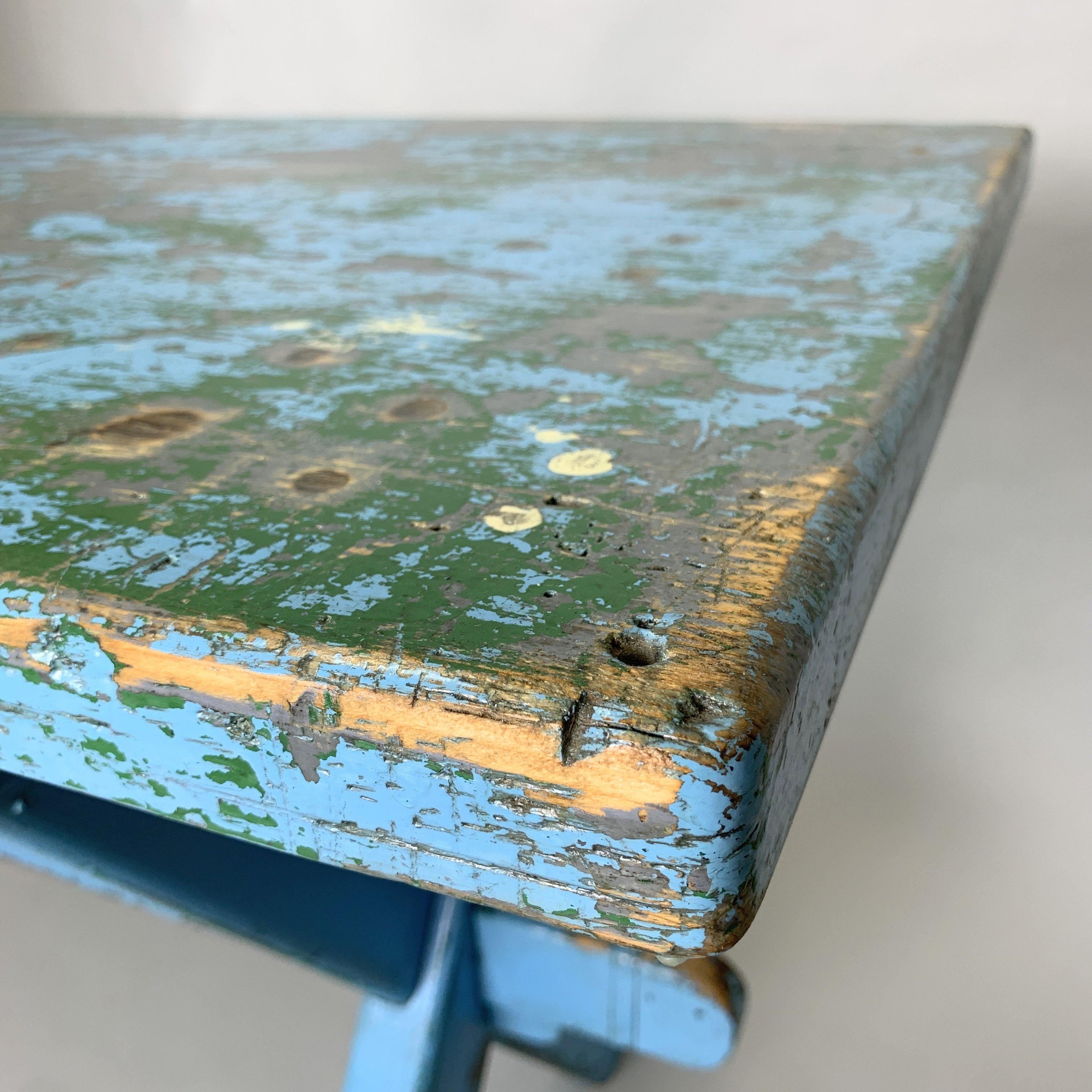 Massivholz-Tisch aus Vollholz mit Originalpatina, 1910er Jahre im Angebot 4
