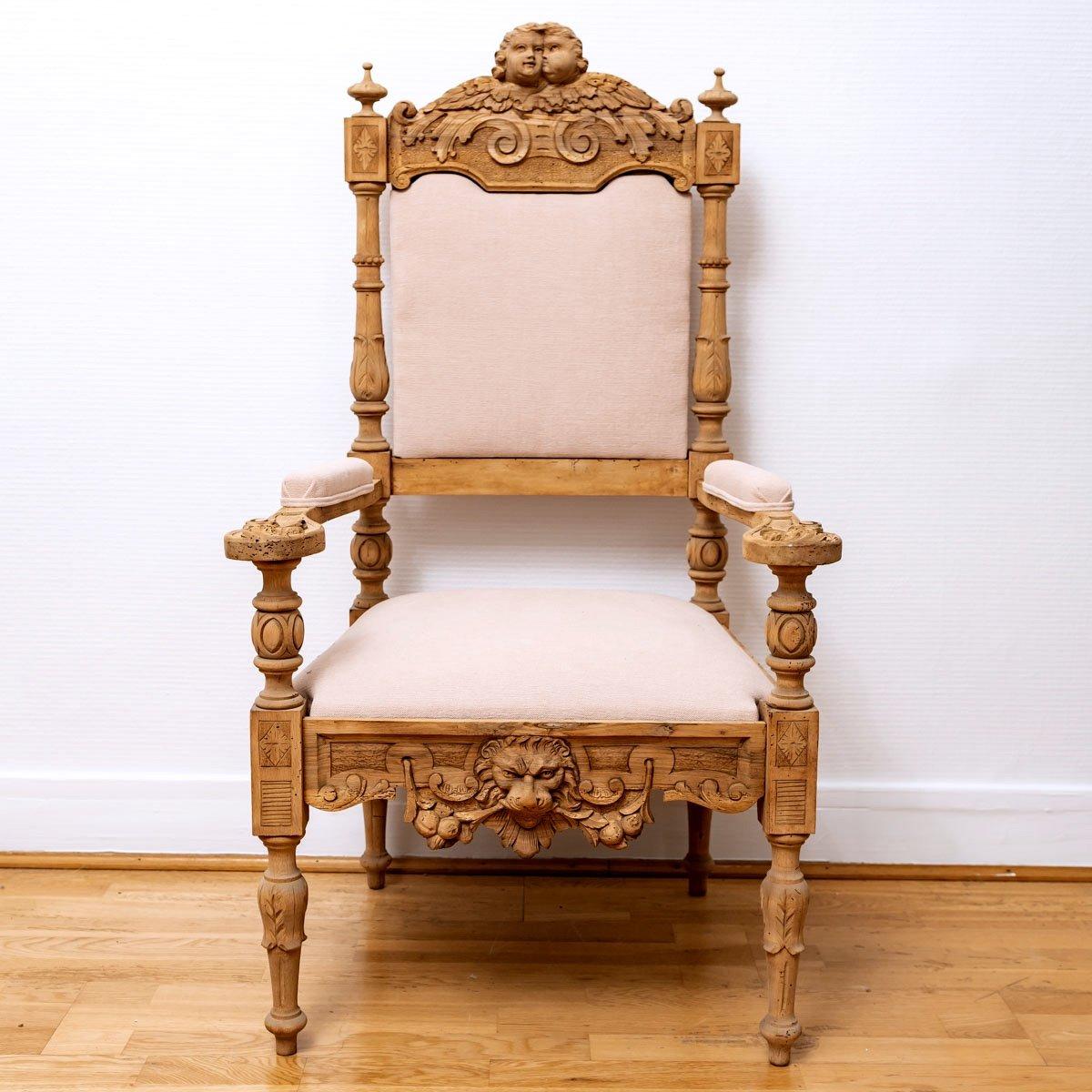 Charming armchair with armrests in solid walnut.
This beautiful piece of furniture, a unique part of a complete living room, was made in Italy, in the region of Piedmont, whose many places still offer a testimony of the past. History has left its