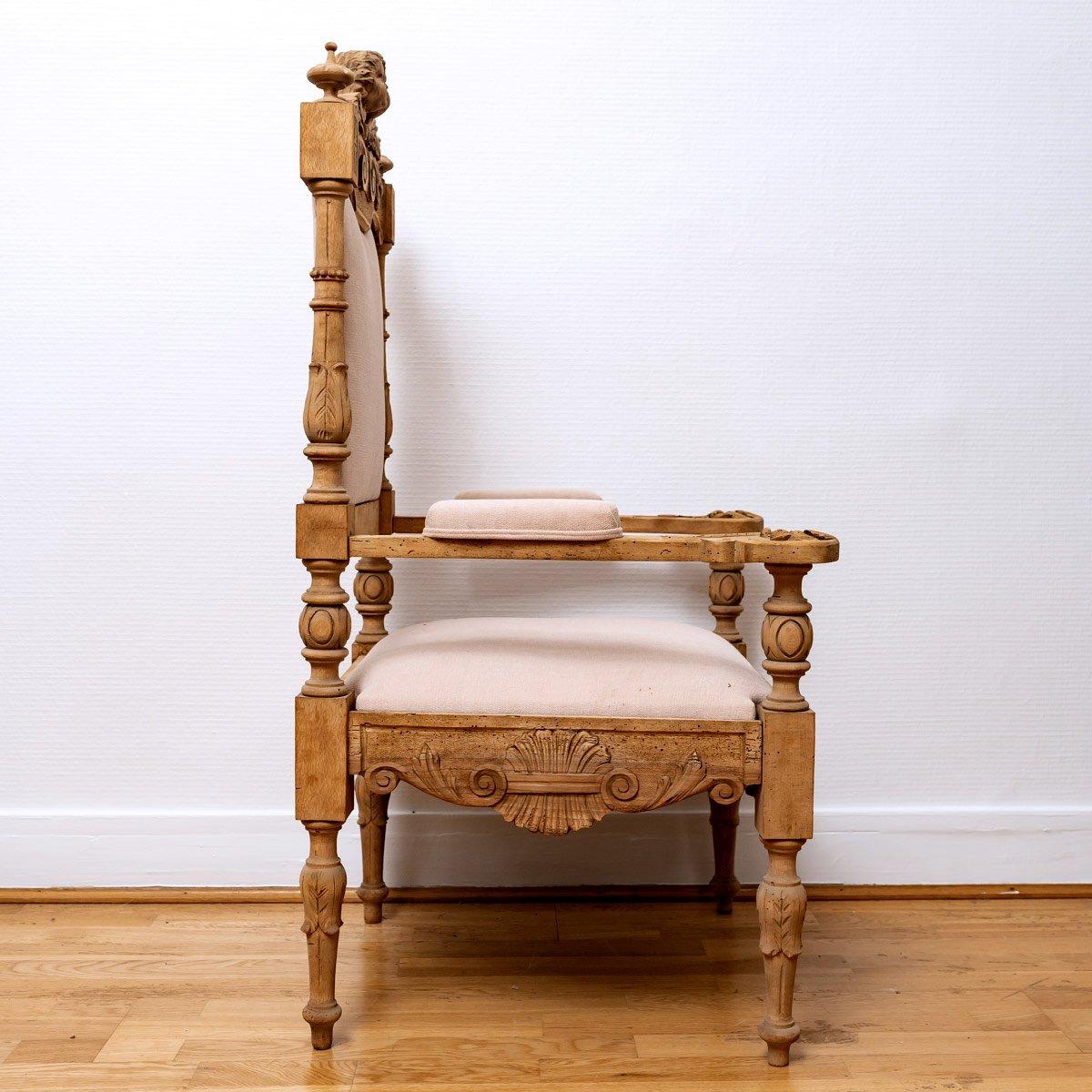 Solid Walnut Armchairs - Putti Decorations - Neo-renaissance Style - Period: 19t For Sale 2