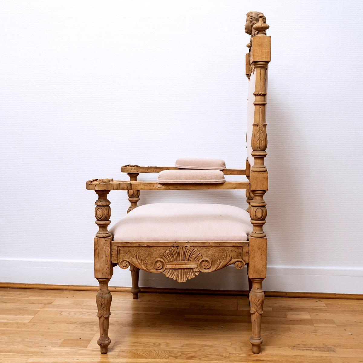 Solid Walnut Armchairs - Putti Decorations - Neo-renaissance Style - Period: 19t For Sale 4