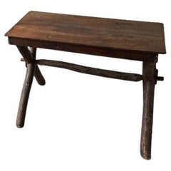 Bureau en noyer massif, art populaire, France, Savoie, vers 1900