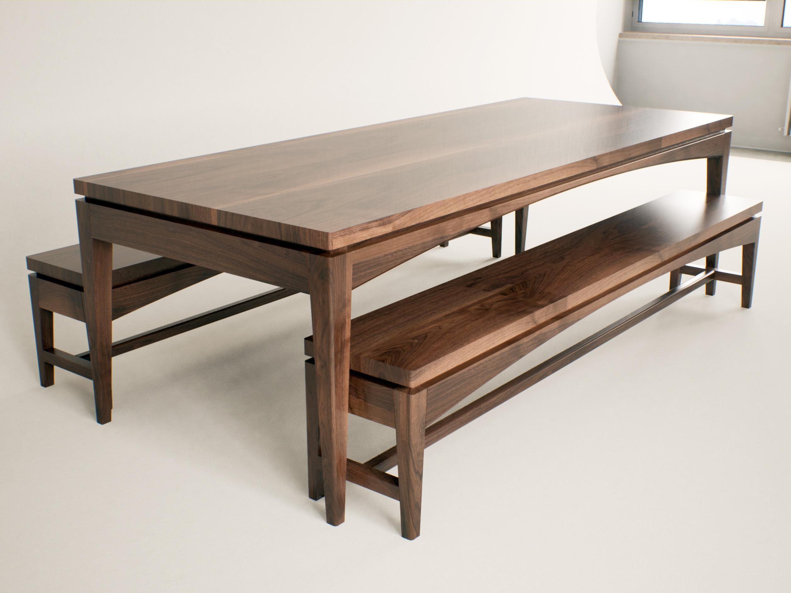 Huilé Ensemble de salle à manger en noyer massif - Table et bancs assortis sur mesure pour un intérieur Modernity en vente
