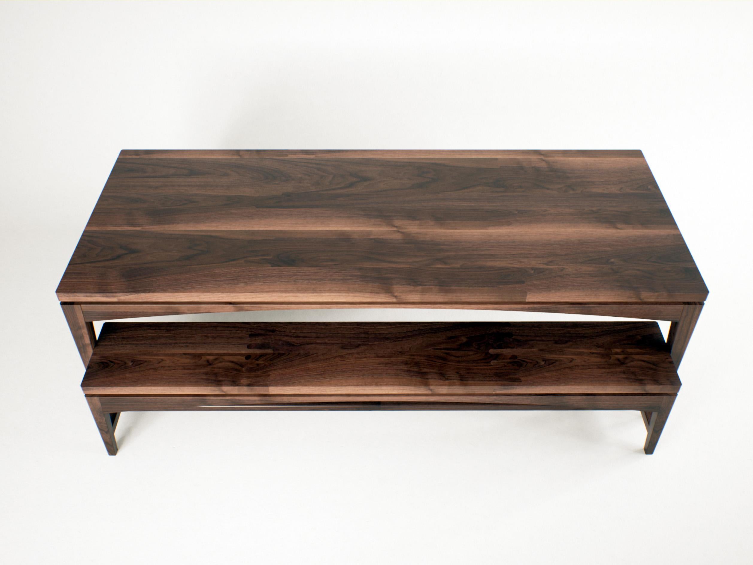 Ensemble de salle à manger en noyer massif - Table et bancs assortis sur mesure pour un intérieur Modernity en vente 1