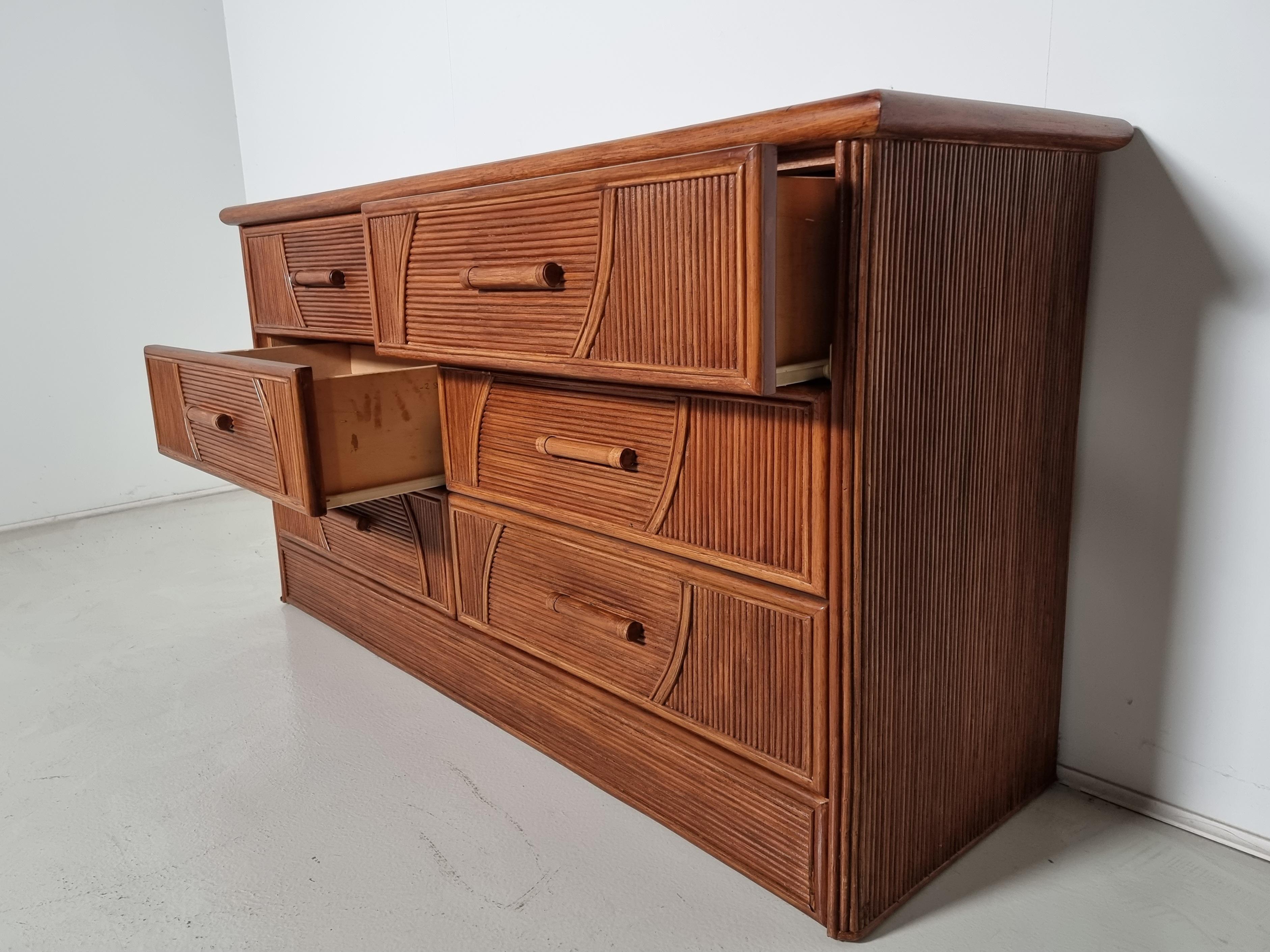Walnut veneer Dresser with Matching Mirror from Italy, 1970s In Good Condition In amstelveen, NL