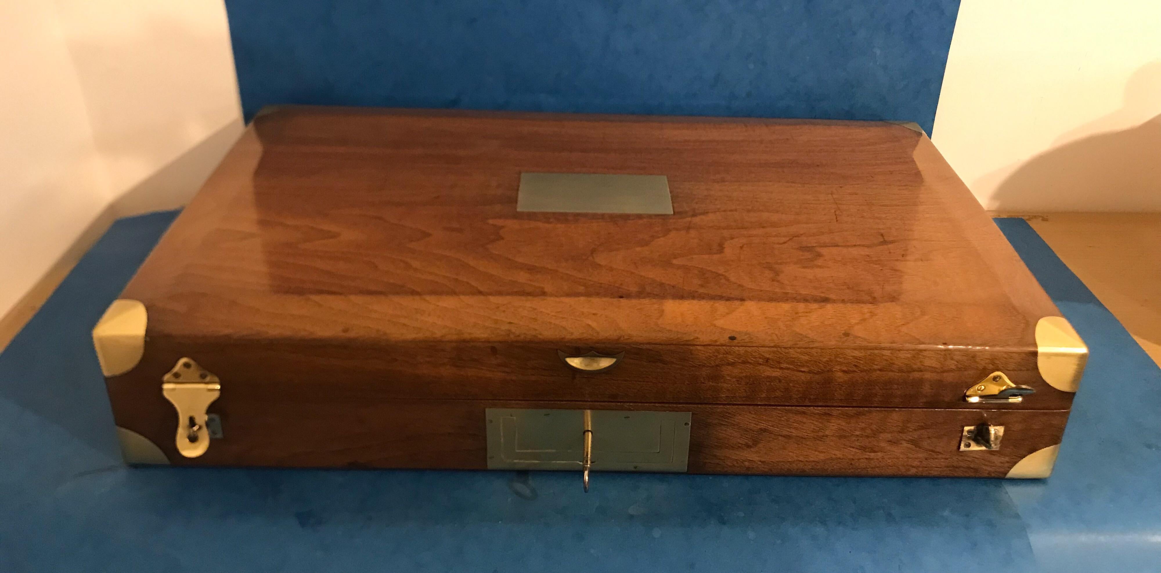 Solid Walnut French Probably a Case for Duelling Pistols In Good Condition For Sale In Windsor, Berkshire