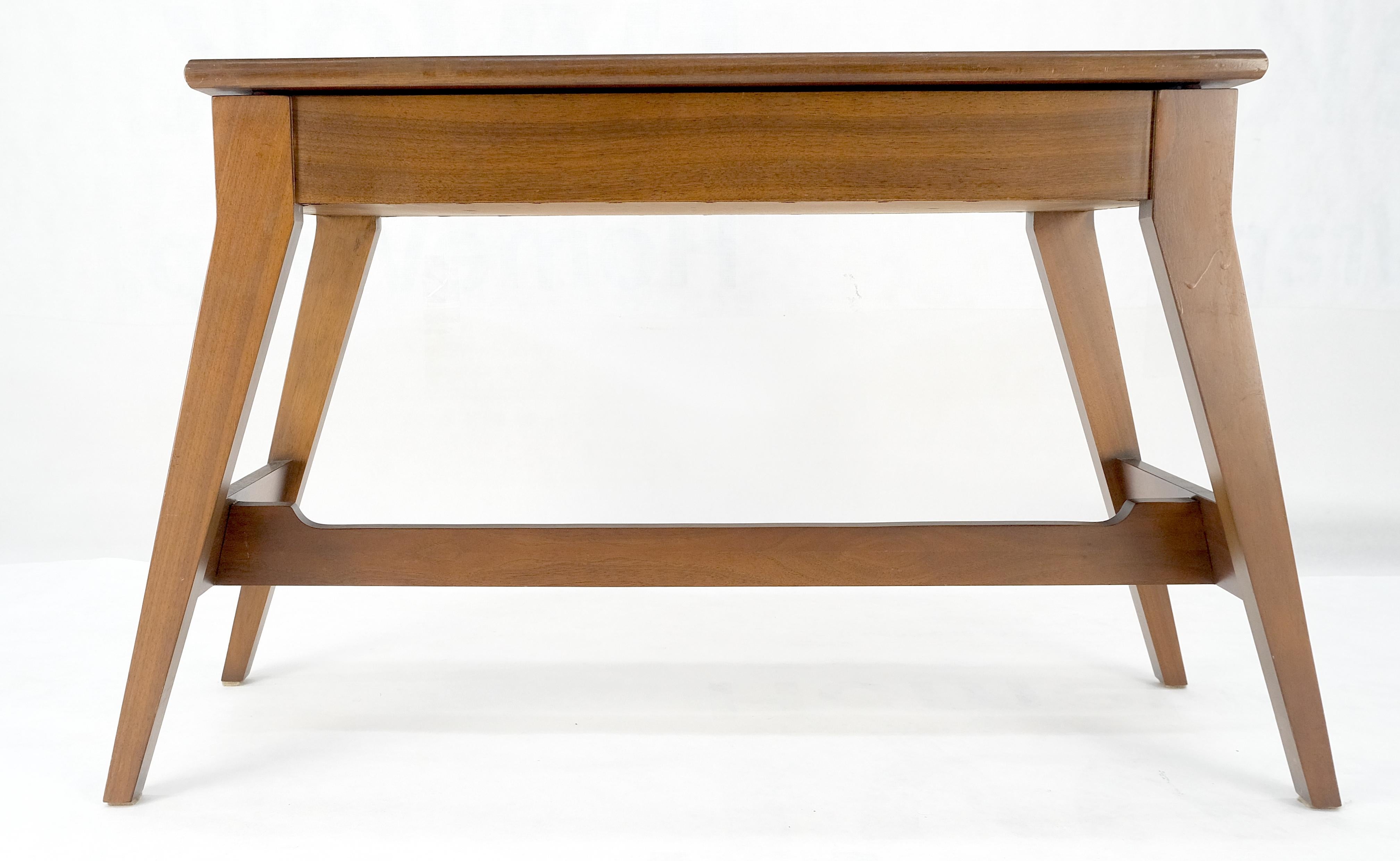 Banco de madera maciza de nogal con almacenaje elevable y asiento alto MINT Lacado en venta