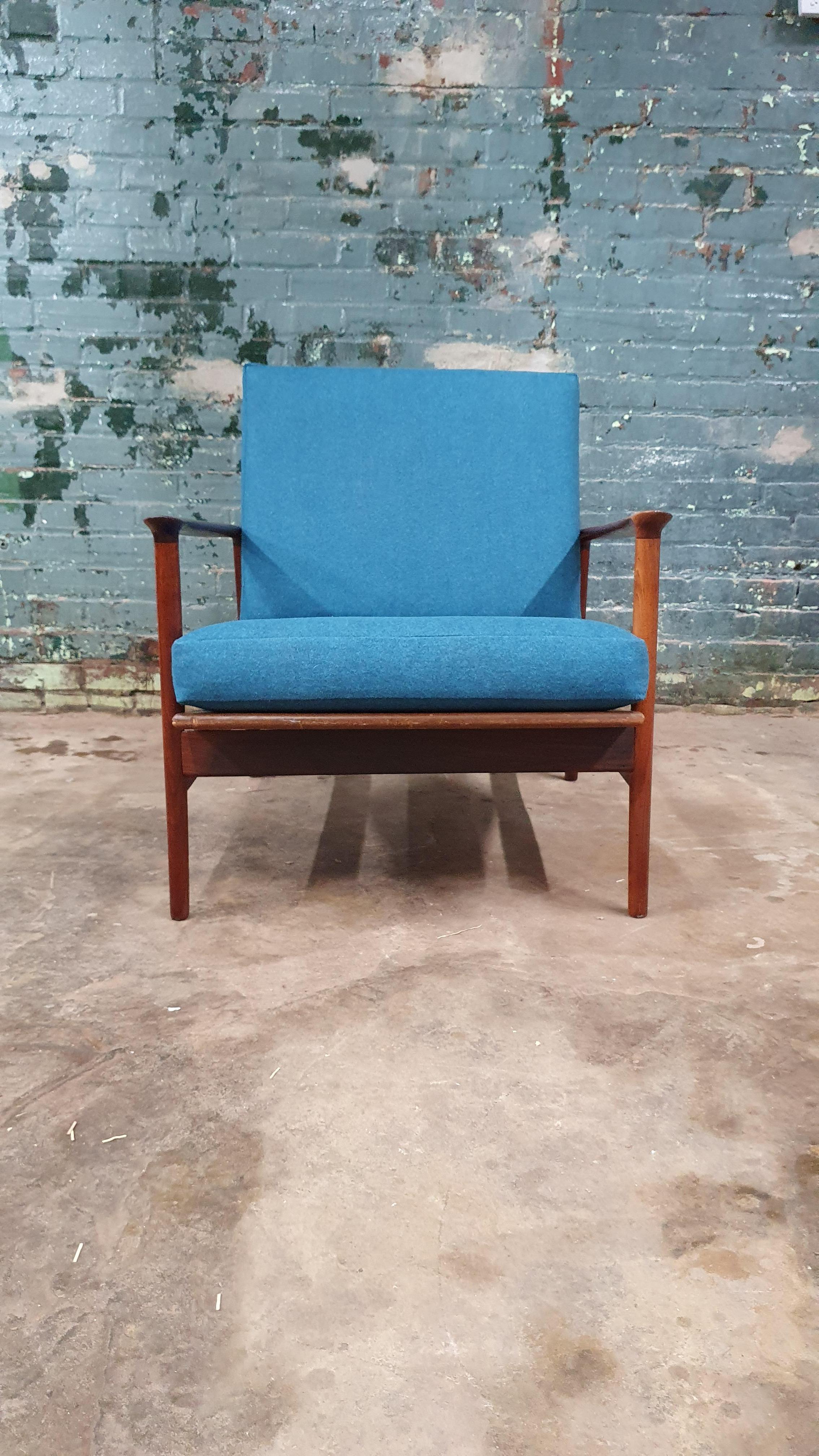 Mid-Century Modern Solid Walnut Lounge Chair by Ib Kofod-Larsen for Selig For Sale
