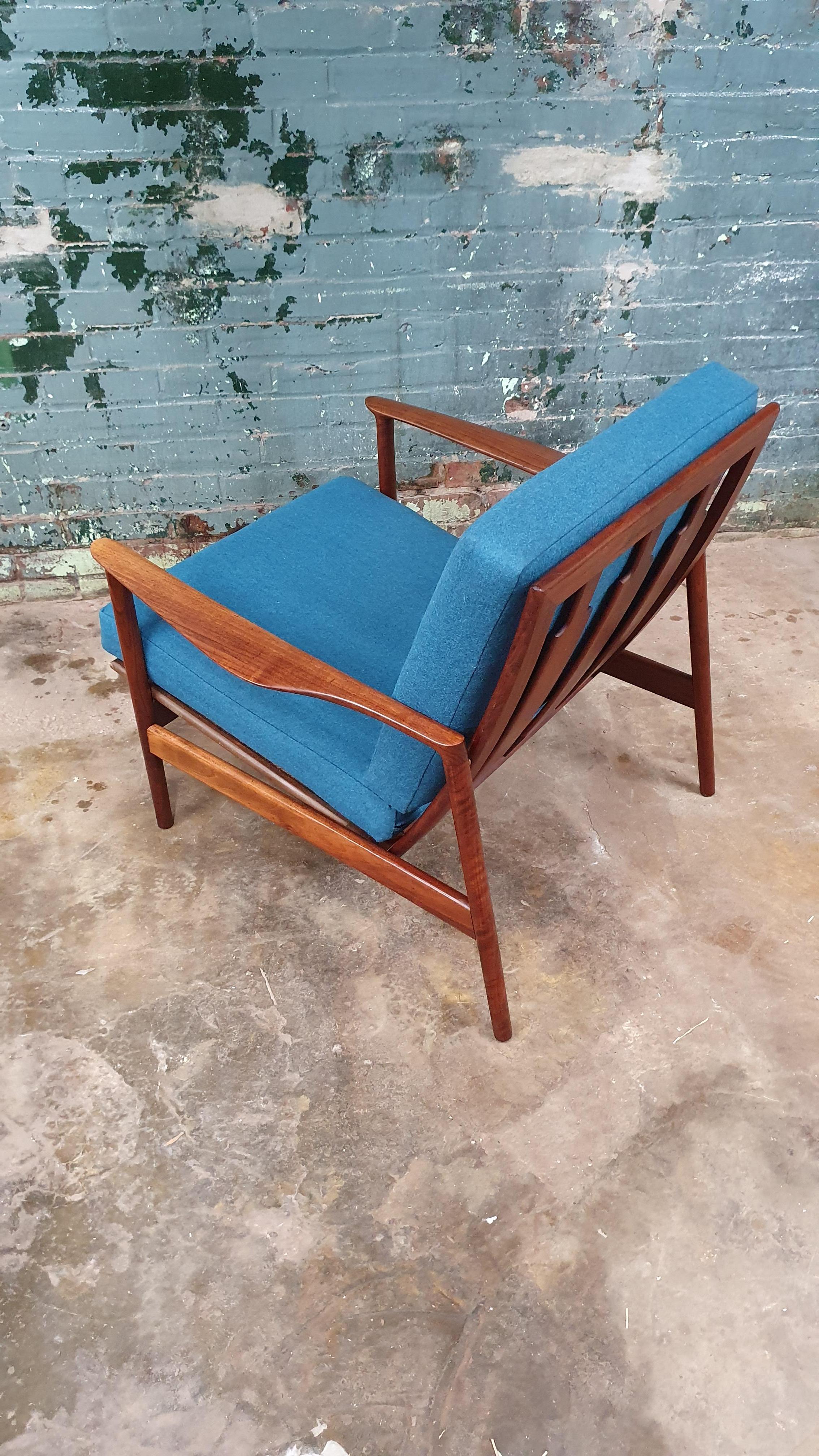 Solid Walnut Lounge Chair by Ib Kofod-Larsen for Selig For Sale 1