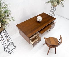 Massiver Nussbaum Mid-Century Modern Floating Top Alle restauriert Schreibtisch Tisch Mint!
