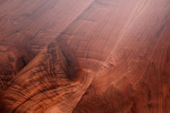 Tavolo in noce massiccio su base moderna in acciaio patinato nero di Alabama Sawyer