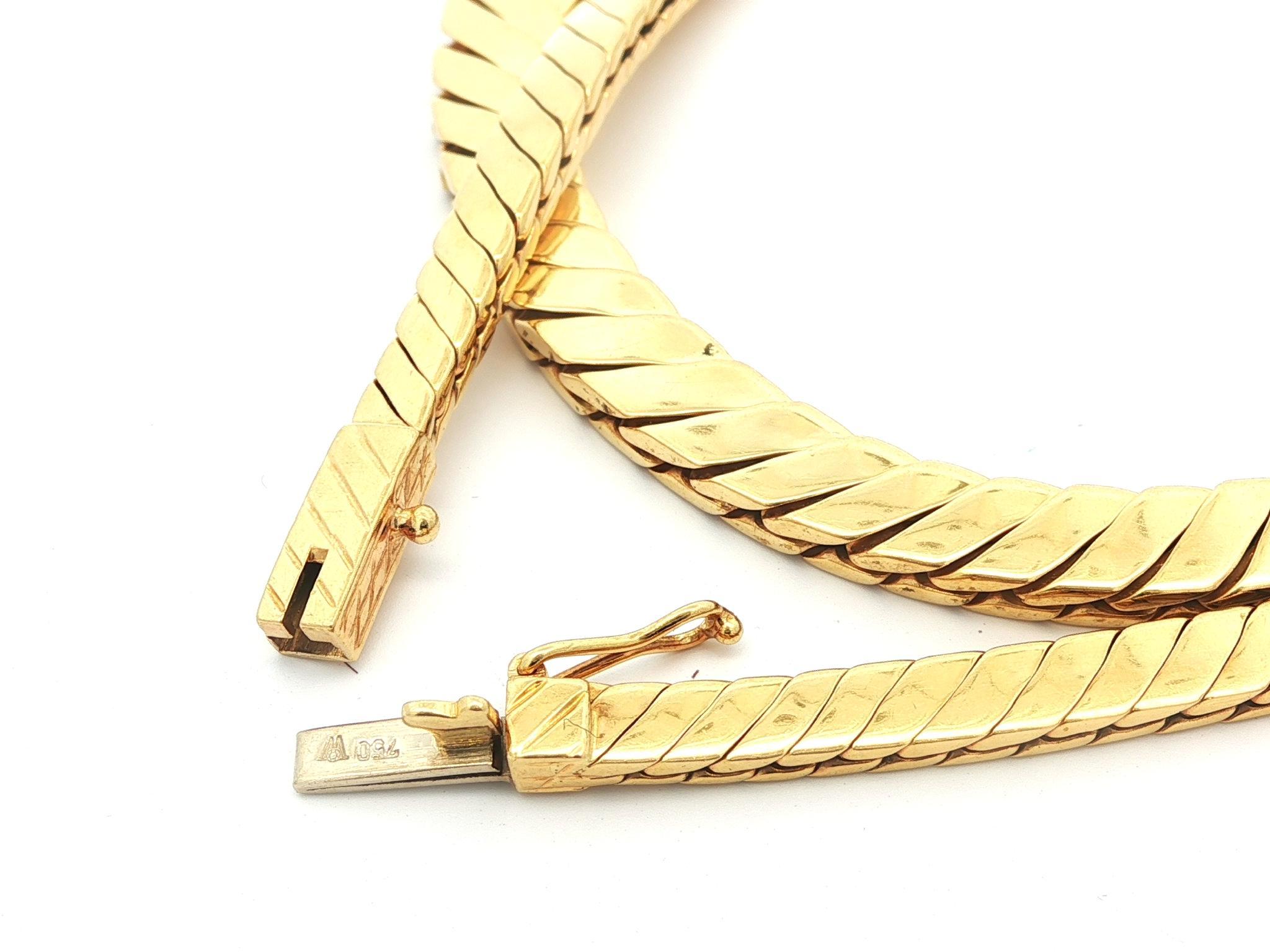 MATERIAL : Or jaune 18k massif
Poids : 48,28 grammes 
Type : Lien plat gradué 
Longueur : 17