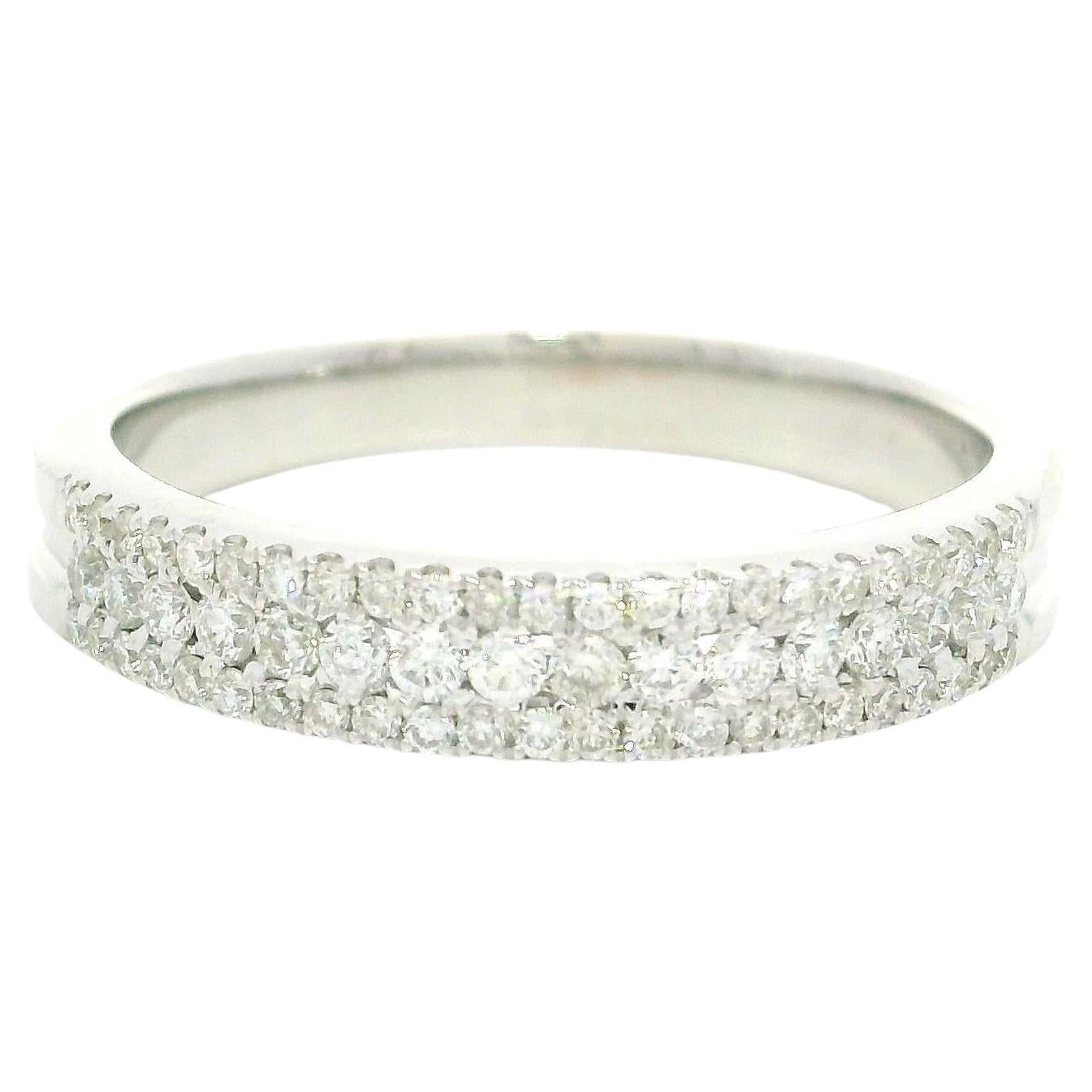 Anneau de mariage en or blanc massif 0.28ctw Diamond 3 Row Stack Wedding Band Taille 8 en vente