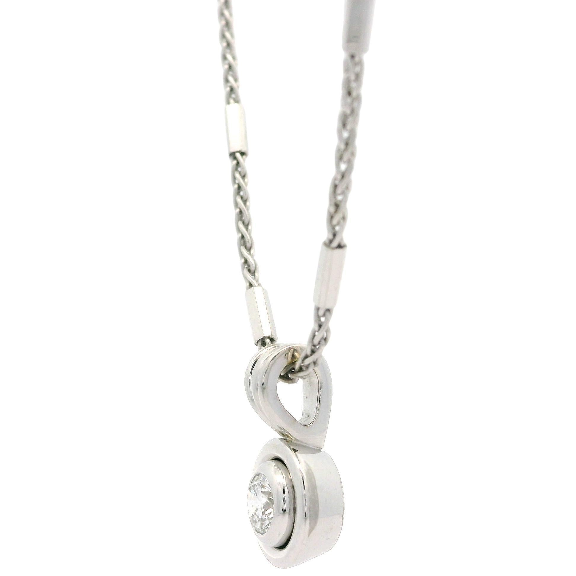 Pendentif solitaire en or blanc massif avec chaton en diamant rond de 0,25 ct sur chaîne unique de 15 po en vente 2