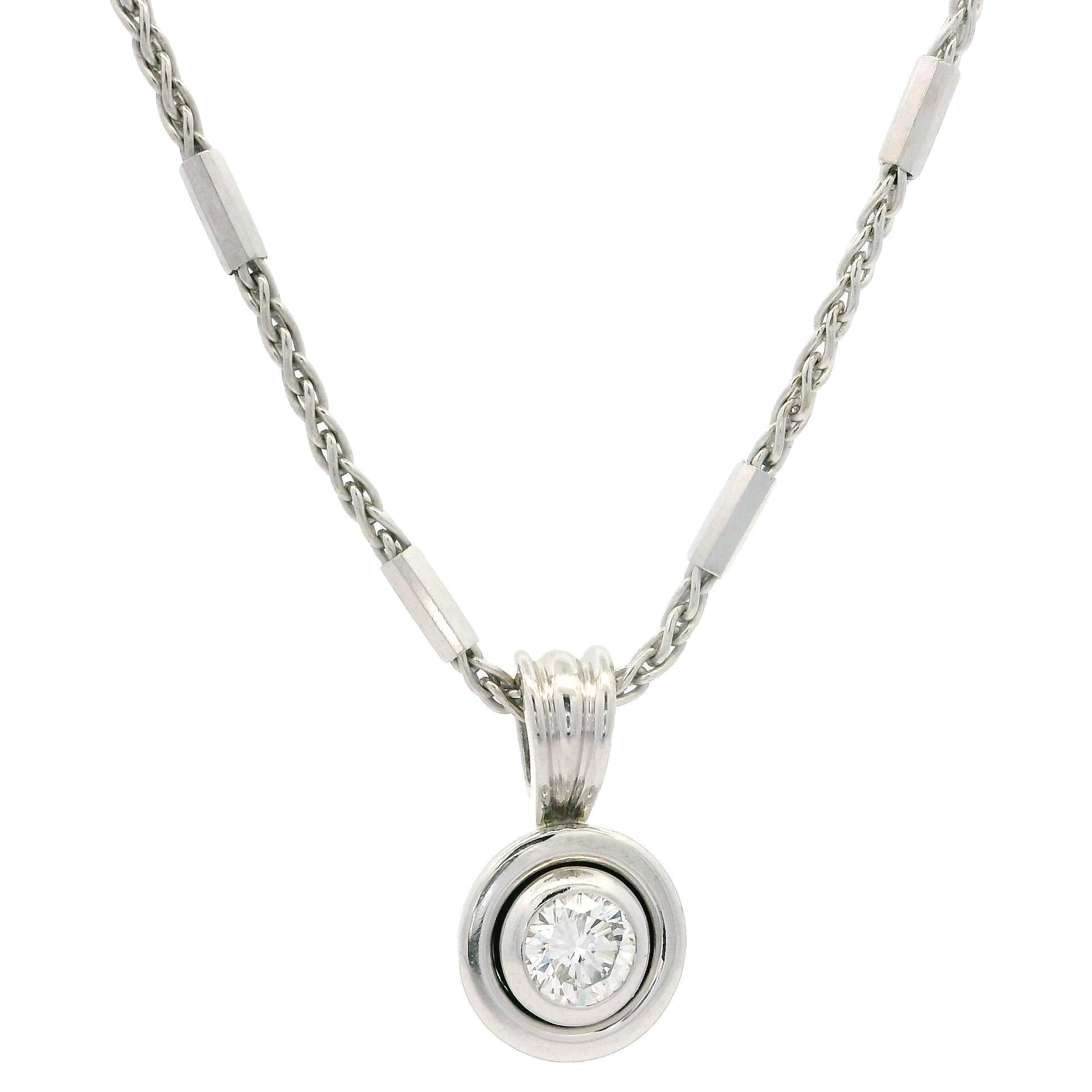 Colgante Solitario de Diamante Redondo Biselado de Oro Blanco Macizo de 0,25 ct en Cadena Única de 15