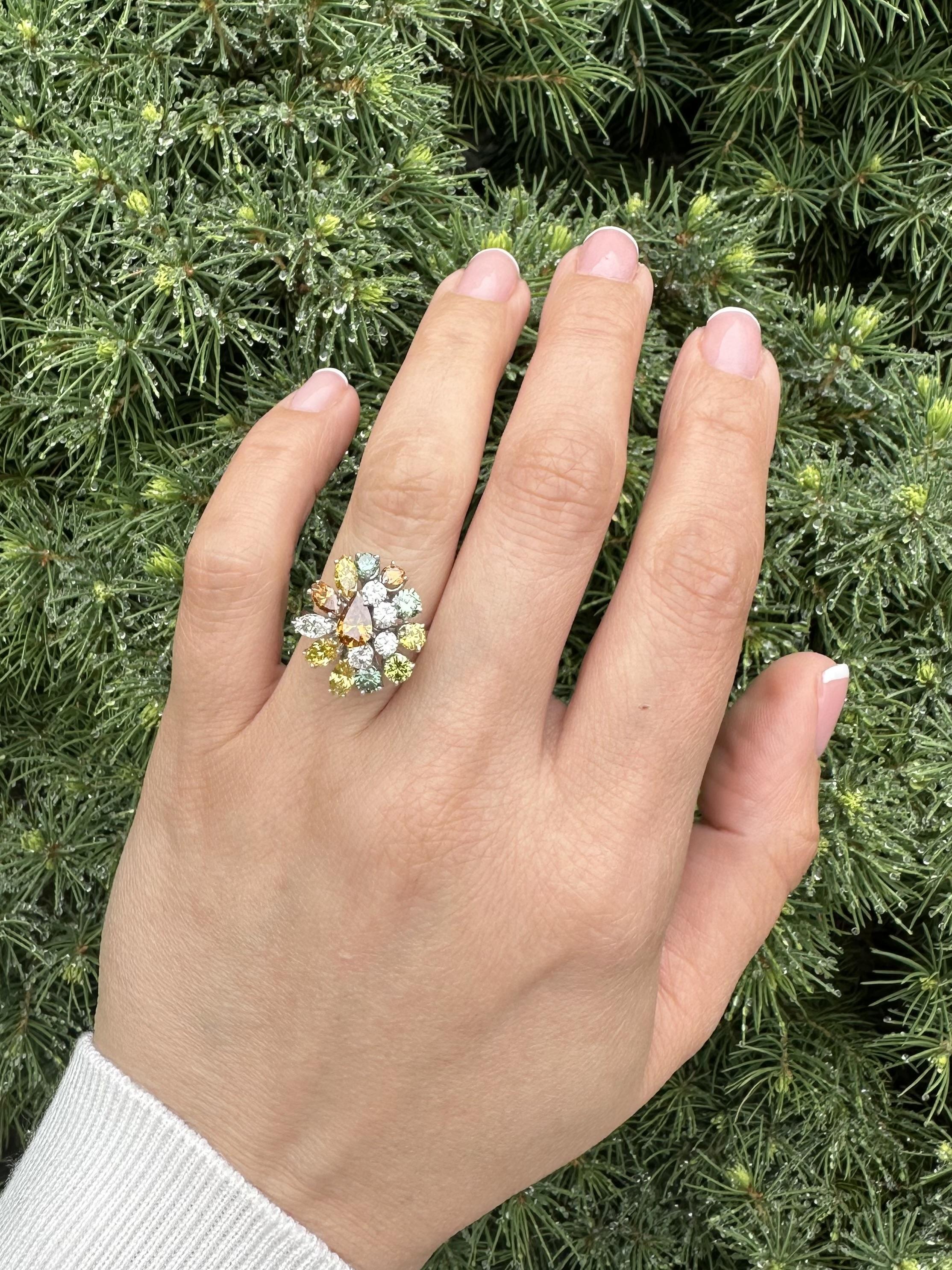 Solid White Gold 3.08ctw White & Colored Diamonds Cluster Cocktail Ring For Sale 4