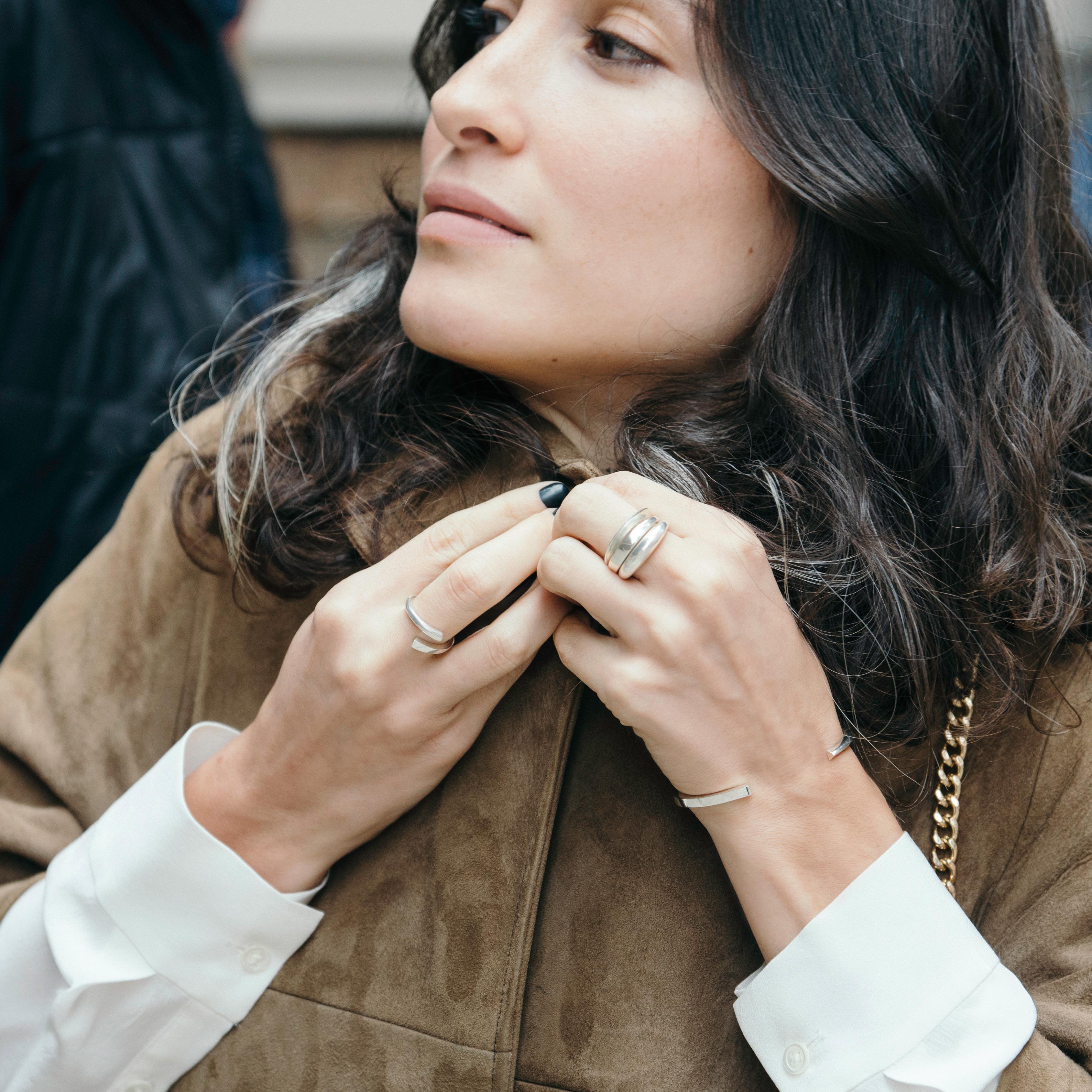 Contemporaneo Bracciale in oro bianco massiccio Flow Triangle to Square in vendita