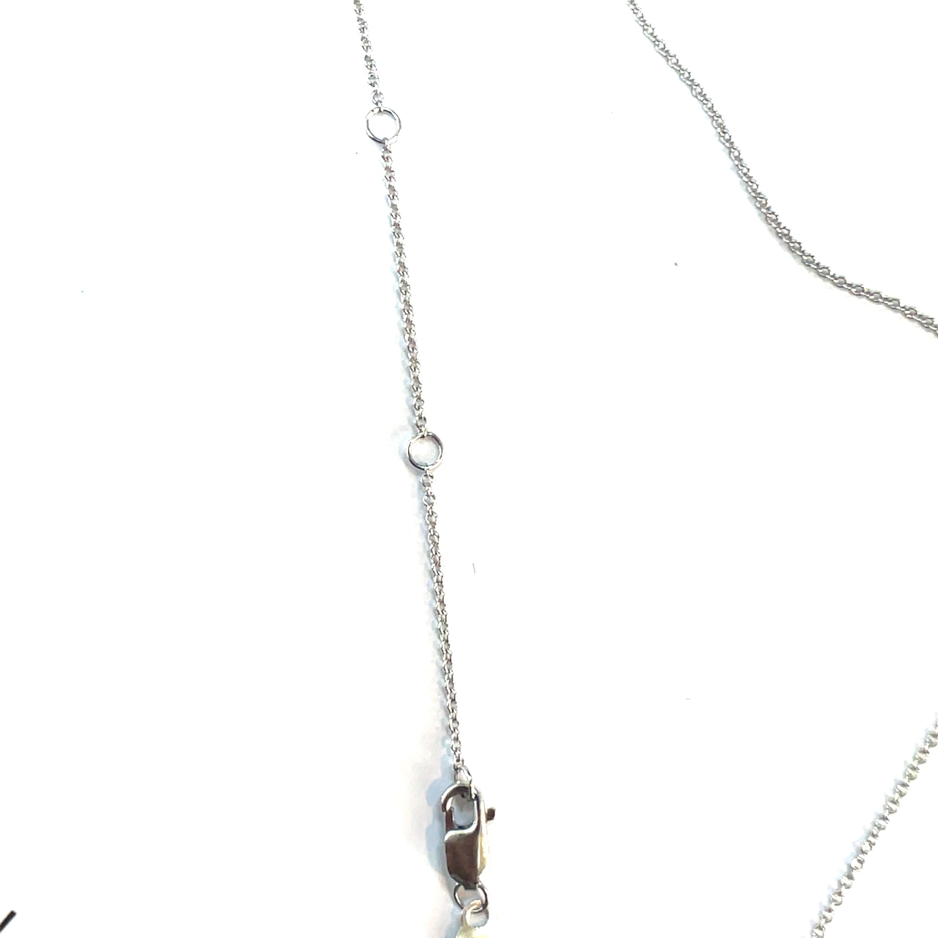 Collar de la Paz de Oro Blanco Macizo Tachonado de Diamantes Moderno en venta