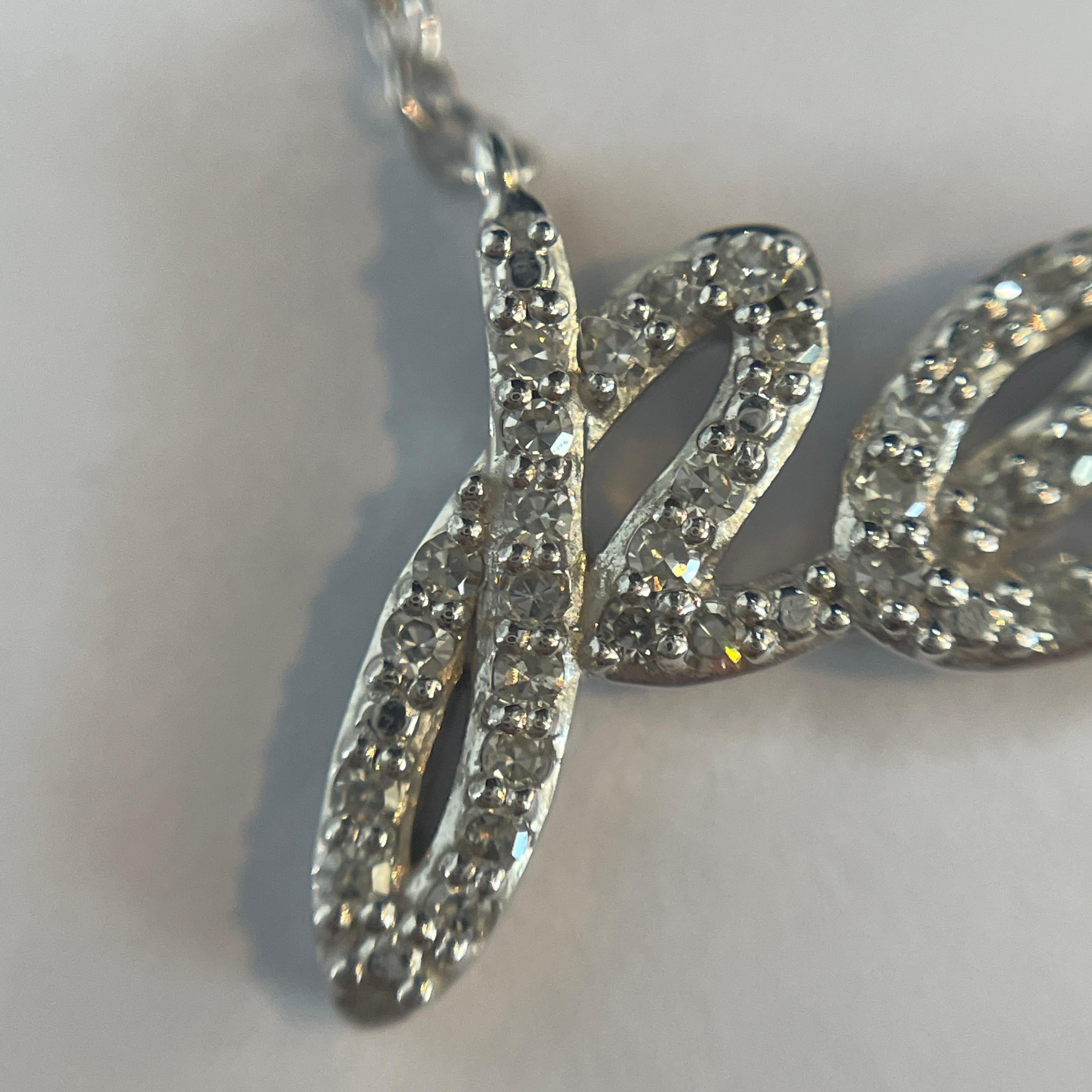Collar de la Paz de Oro Blanco Macizo Tachonado de Diamantes en Excelente estado para la venta en New York, NY