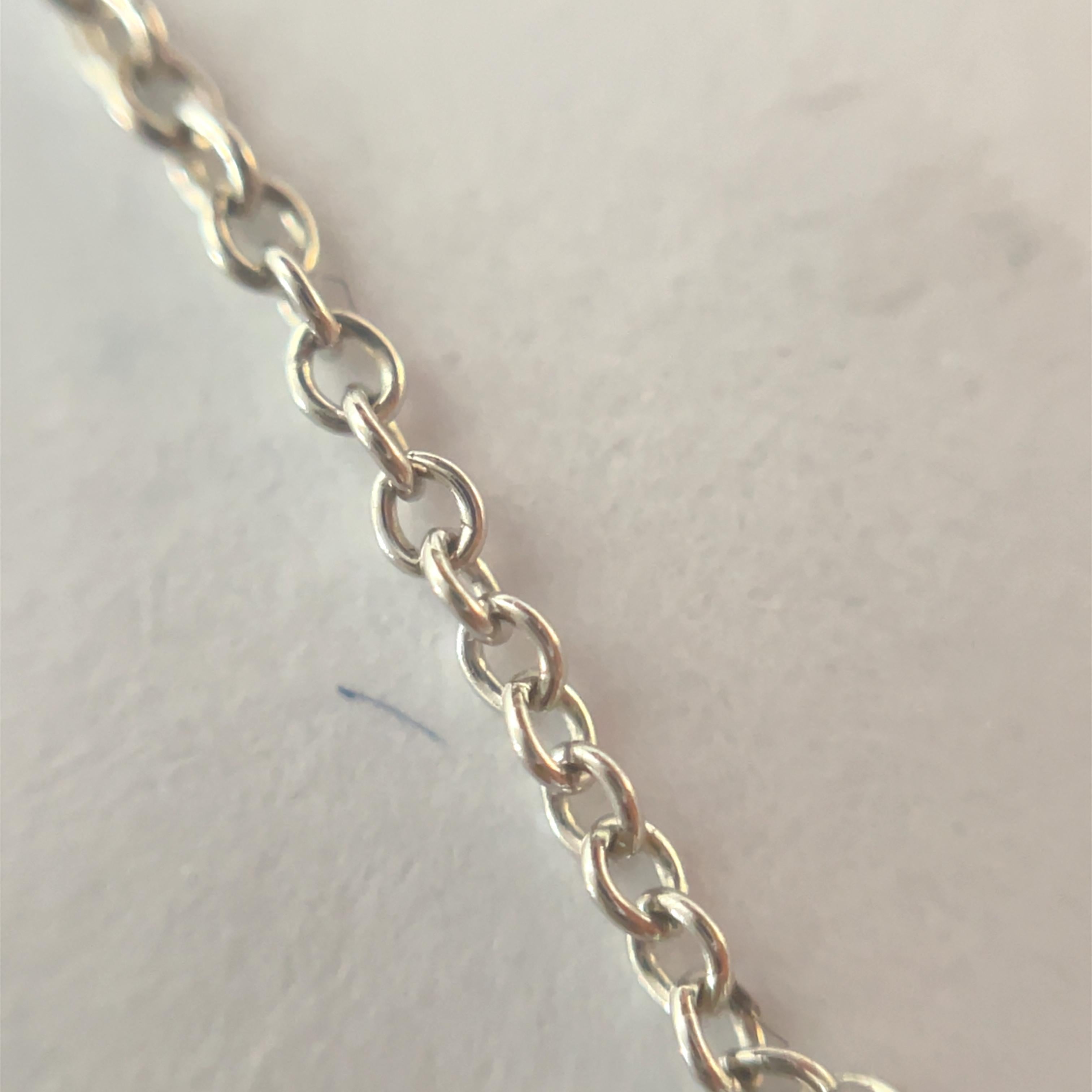 Collar de la Paz de Oro Blanco Macizo Tachonado de Diamantes en venta 3