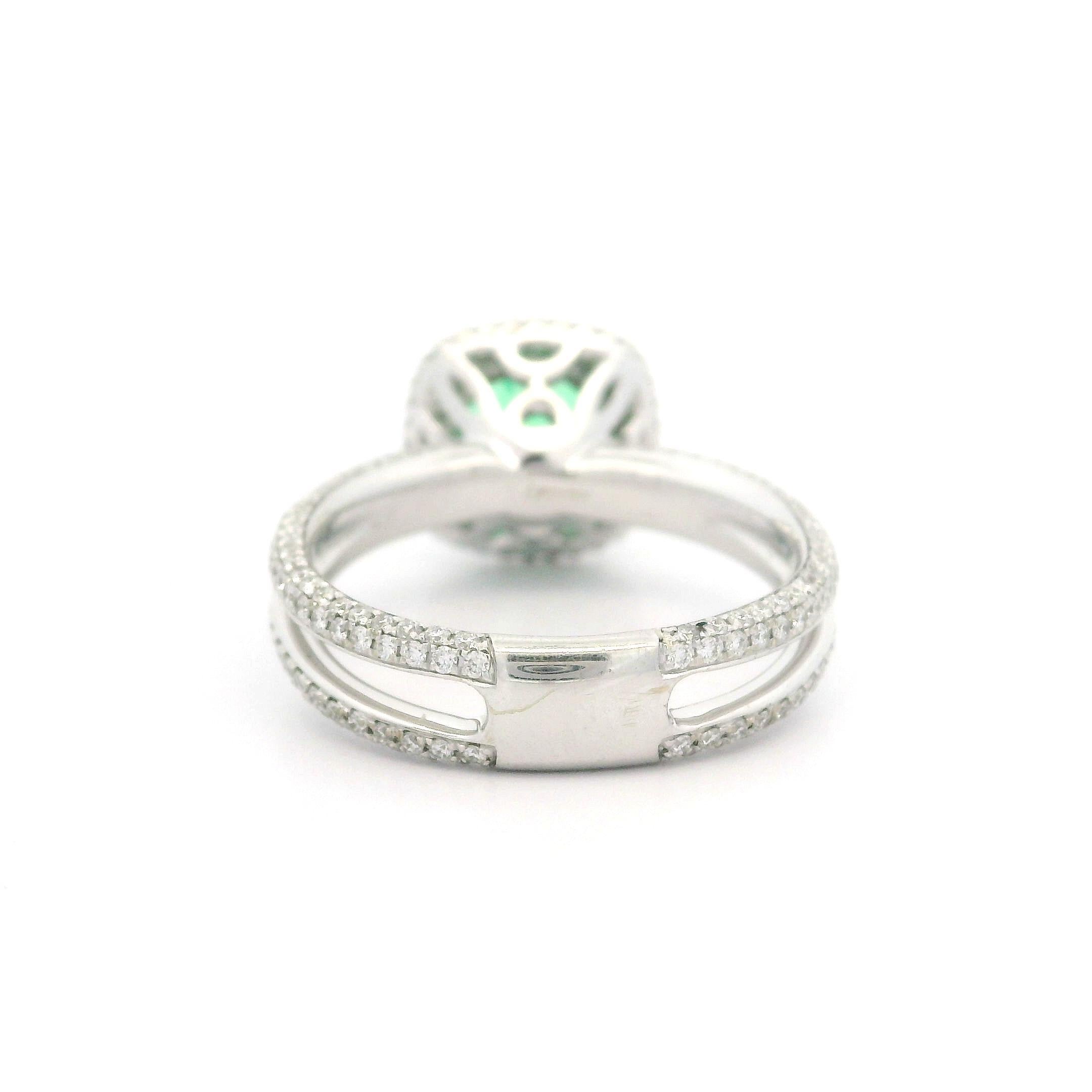 Anello in oro bianco massiccio GIA con smeraldo colombiano rotondo e diamante Simon G da 2,33 ct. in vendita 5