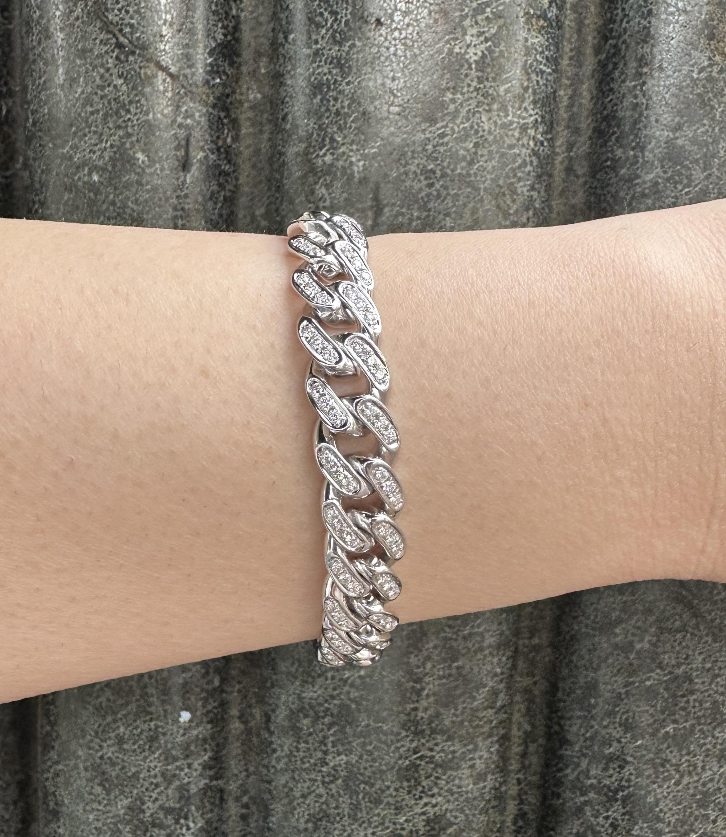 Pulsera de eslabones cubana de oro blanco macizo de alta calidad recubierta de diamantes de 3 ctw en Bueno Estado en Montclair, NJ