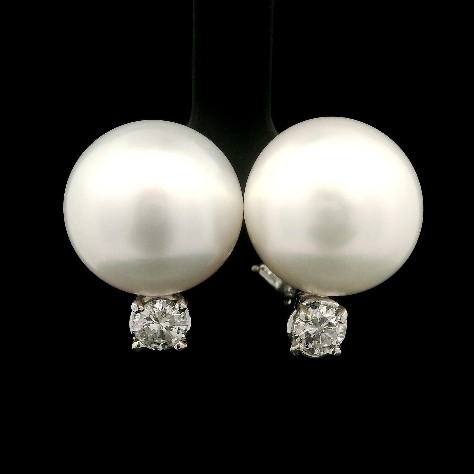 Pendientes de botón de oro blanco macizo con perla blanca grande de 16,4 mm y diamantes de 0,95 ct en venta 5