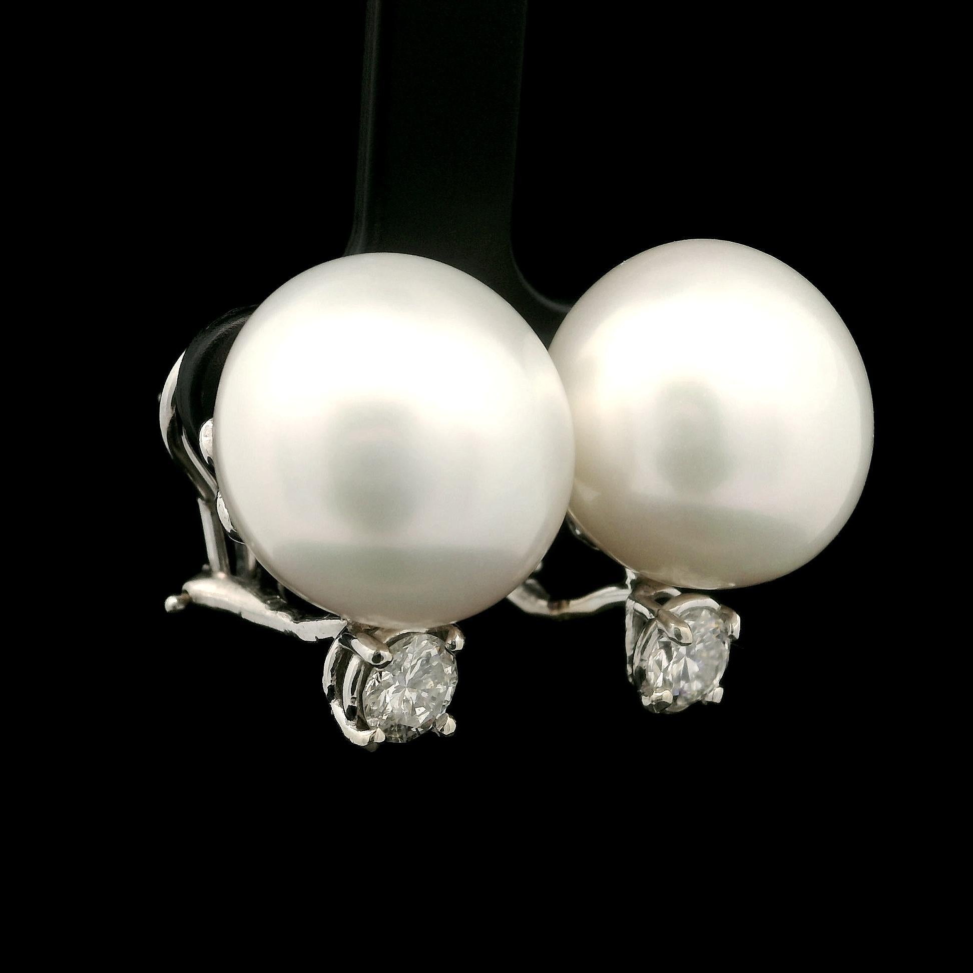 De las mujeres Pendientes de botón de oro blanco macizo con perla blanca grande de 16,4 mm y diamantes de 0,95 ct en venta