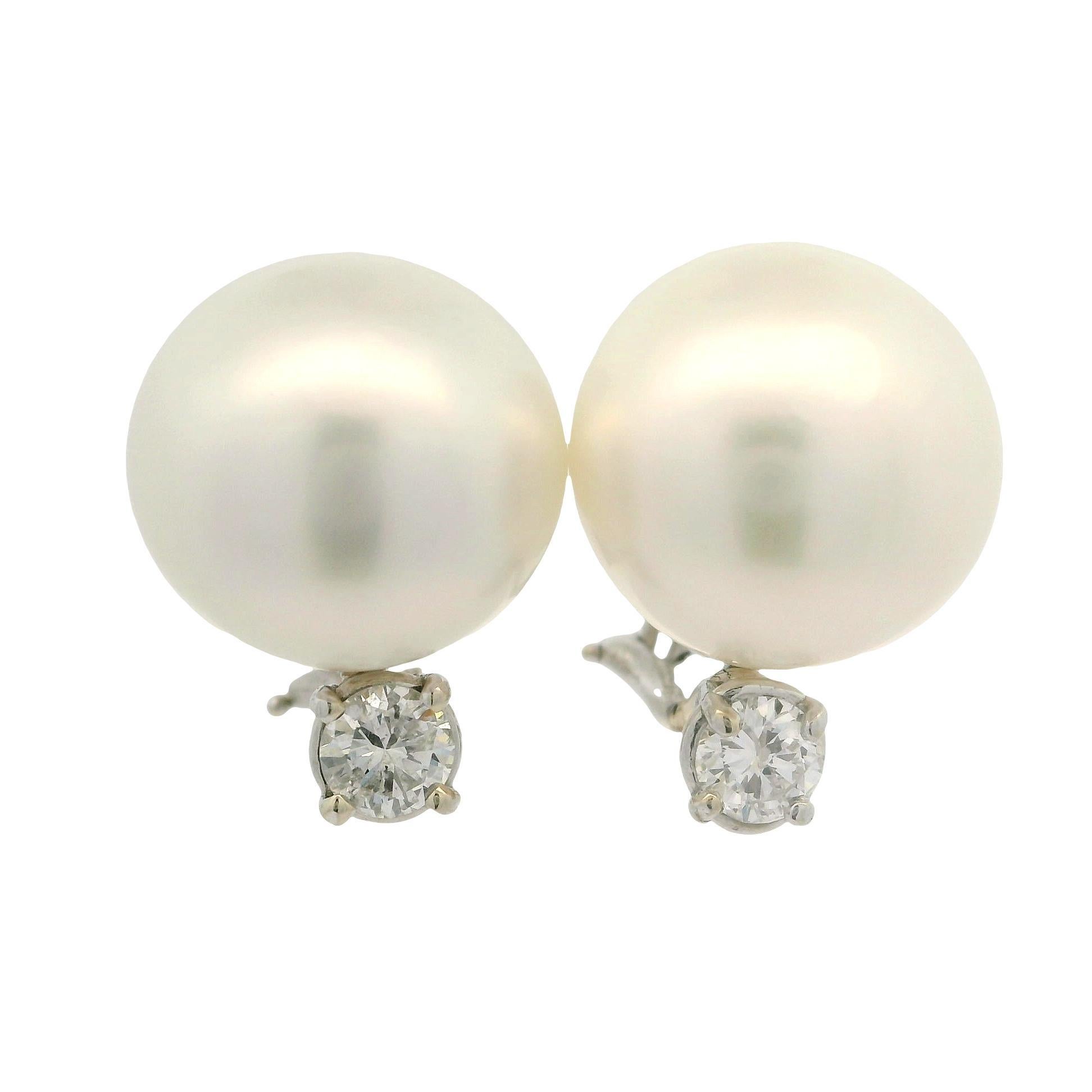 Pendientes de botón de oro blanco macizo con perla blanca grande de 16,4 mm y diamantes de 0,95 ct en venta 1