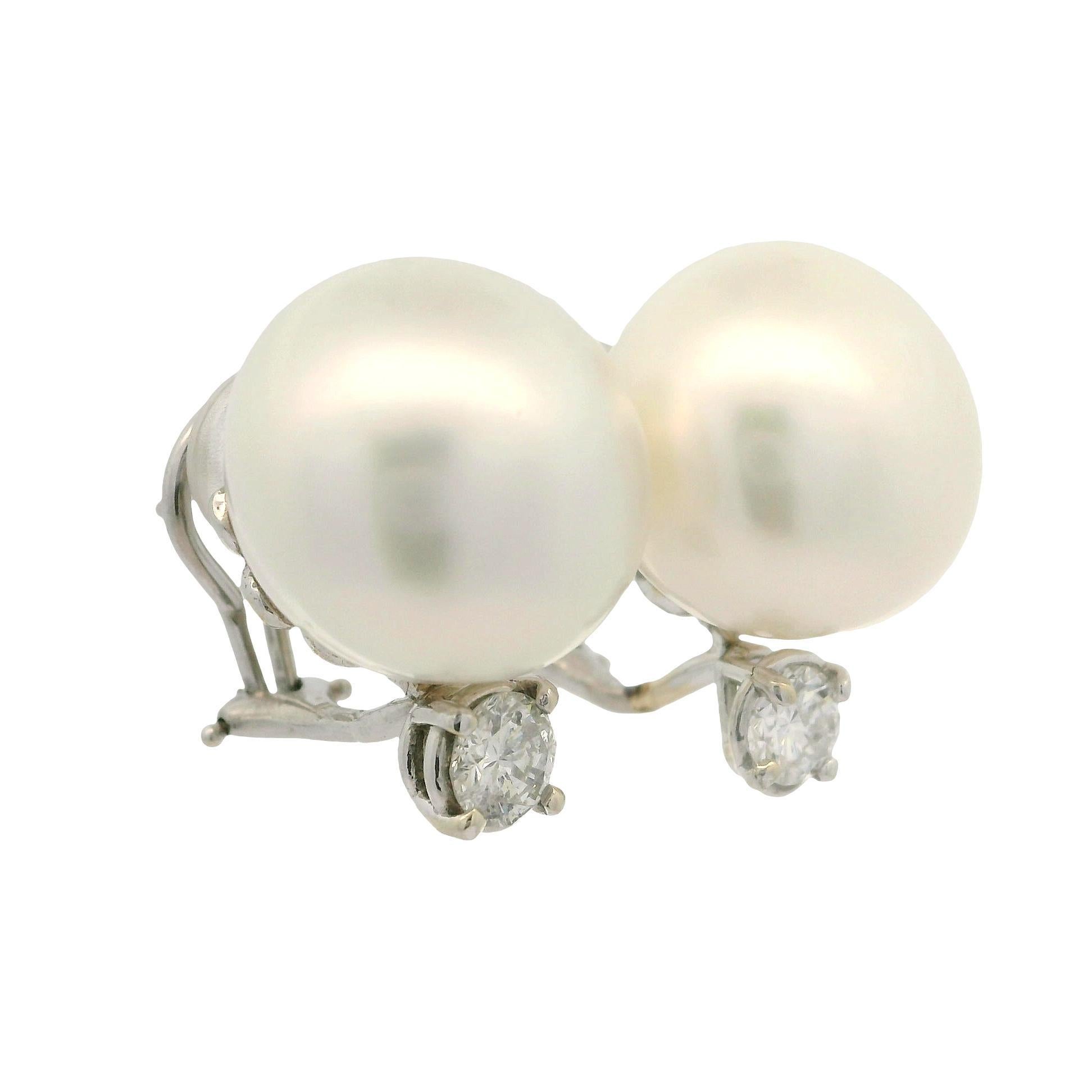 Pendientes de botón de oro blanco macizo con perla blanca grande de 16,4 mm y diamantes de 0,95 ct en venta 3