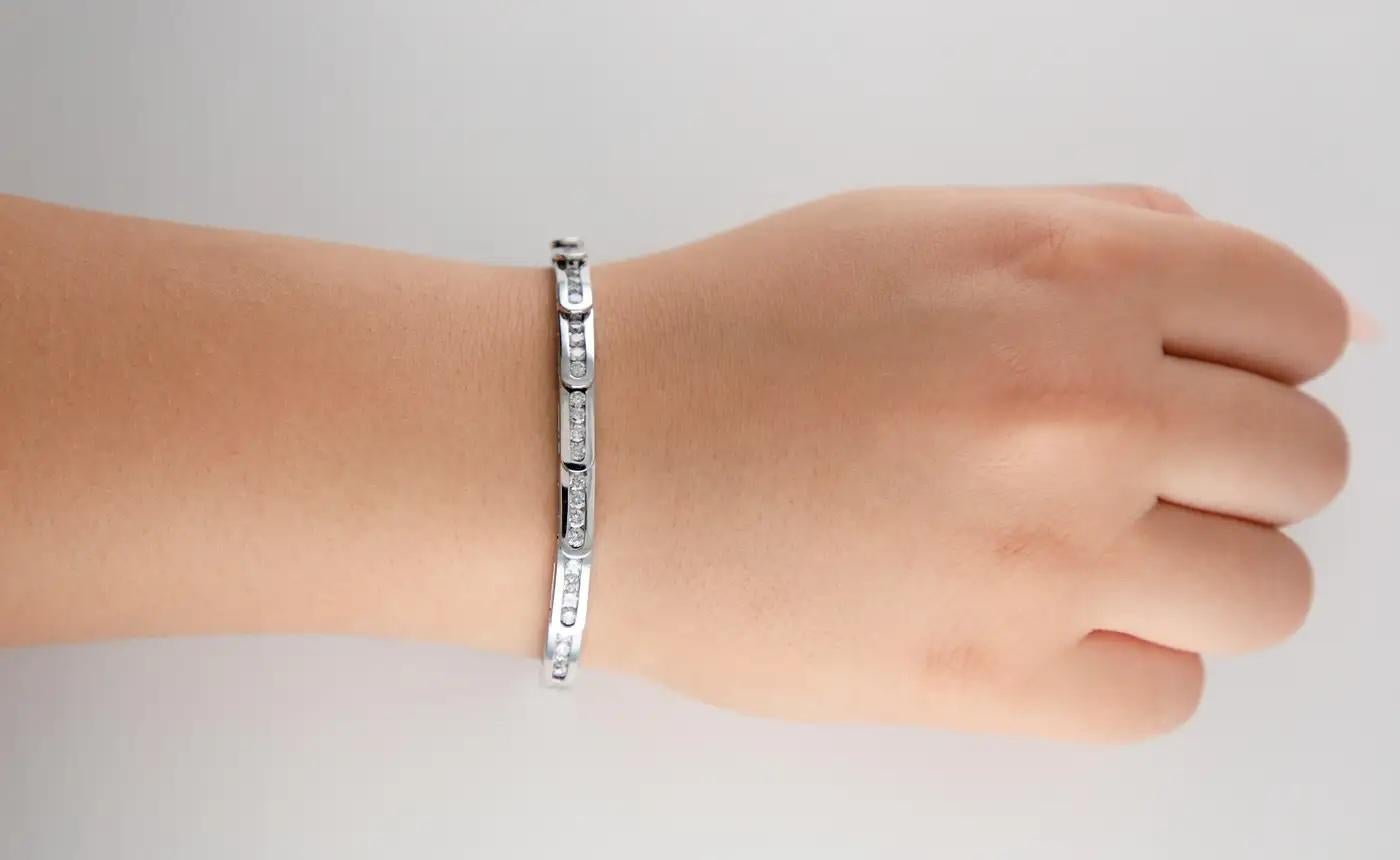 Bracelet en or blanc massif à maillons superposés Tennis Stack 5.00 Carat Total VS Clarity Pour femmes en vente