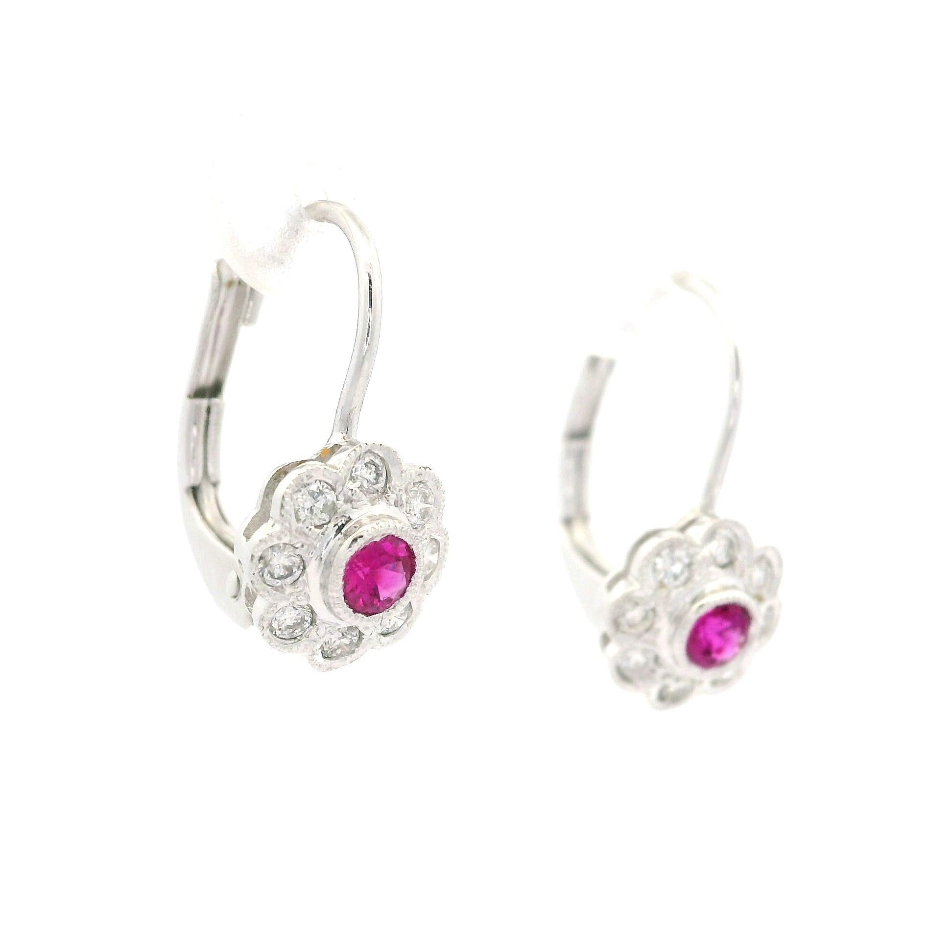 Orecchino a goccia a fiore Petite in oro bianco massiccio con castone di rubini e diamanti incastonati in vendita 5