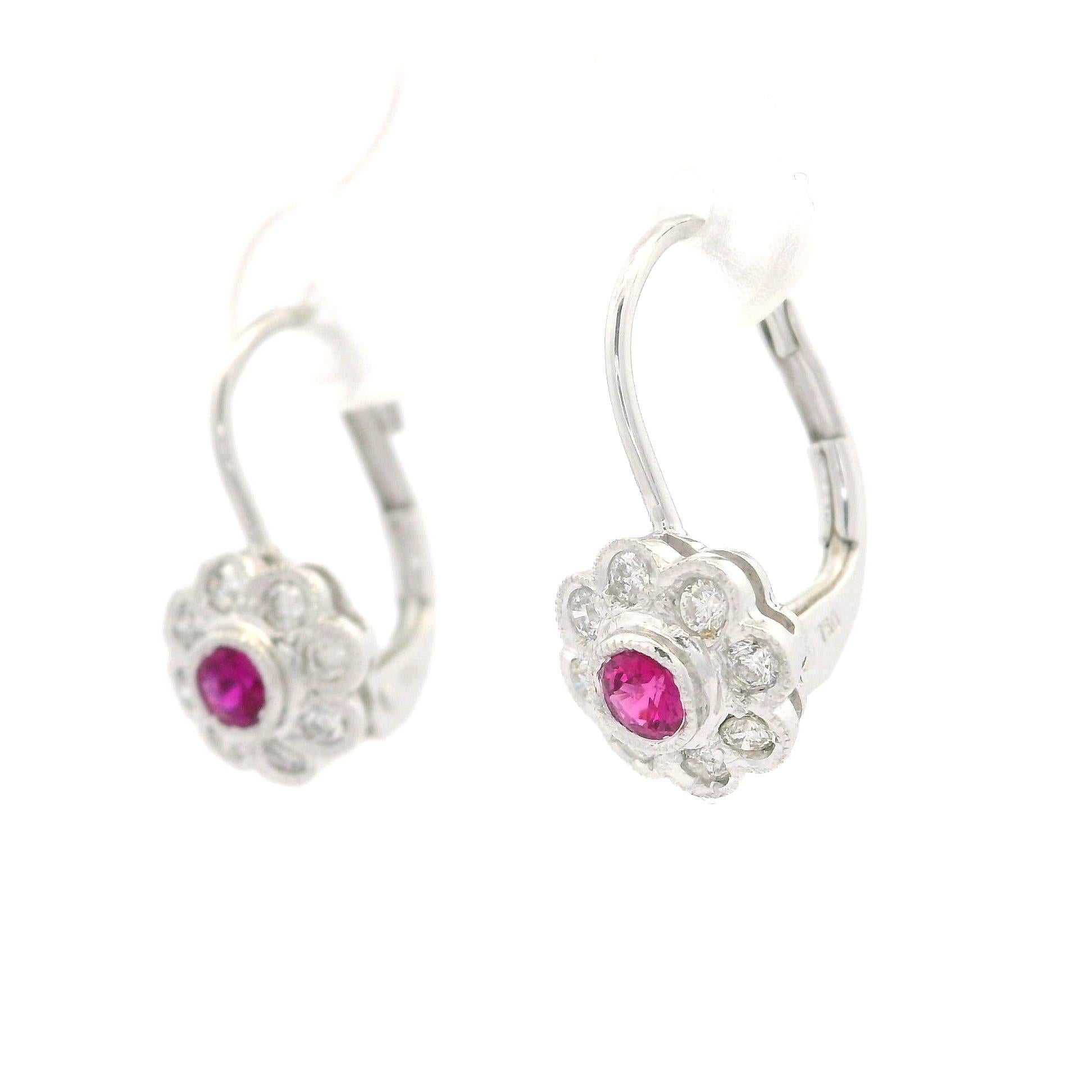 Orecchino a goccia a fiore Petite in oro bianco massiccio con castone di rubini e diamanti incastonati in vendita 6