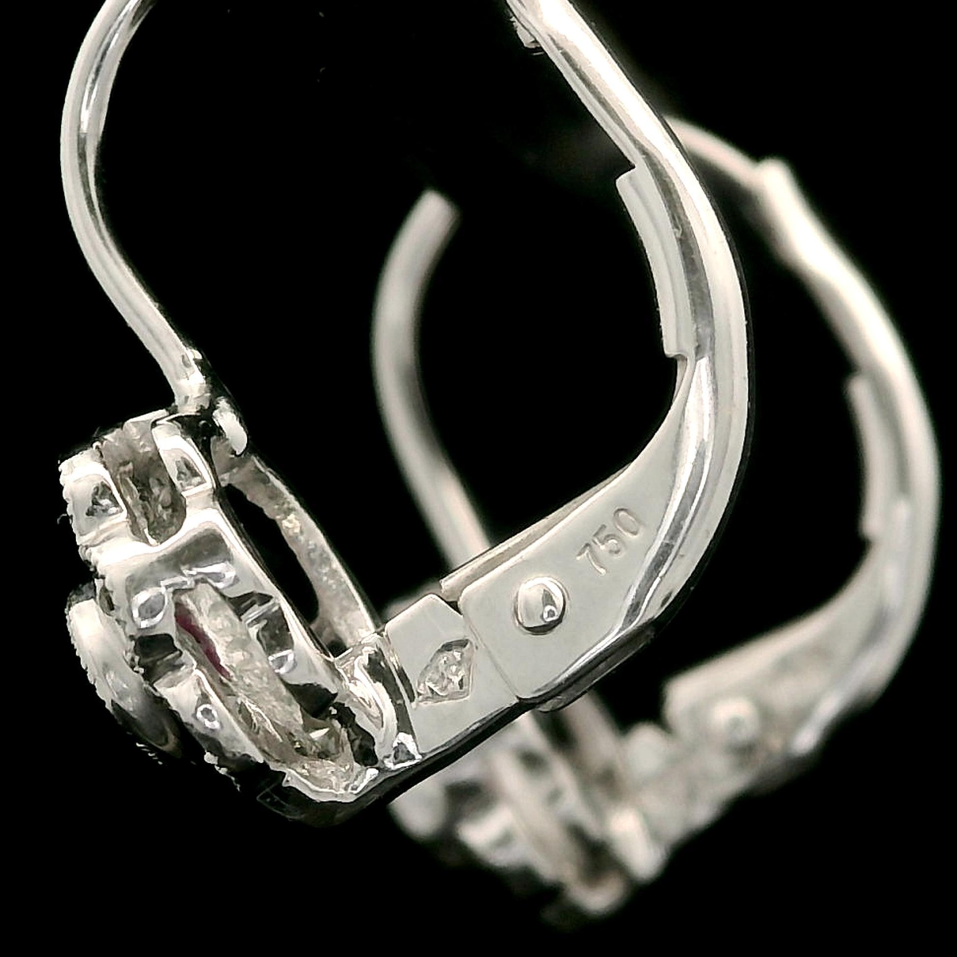 Orecchino a goccia a fiore Petite in oro bianco massiccio con castone di rubini e diamanti incastonati in vendita 1