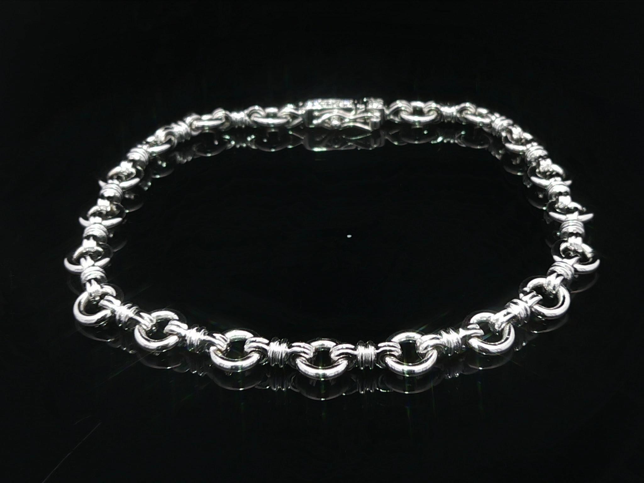 Solid White Gold Open Round Link Charm Bracelet w/ Diamond Accent Push Clasp In condizioni buone in vendita a Montclair, NJ