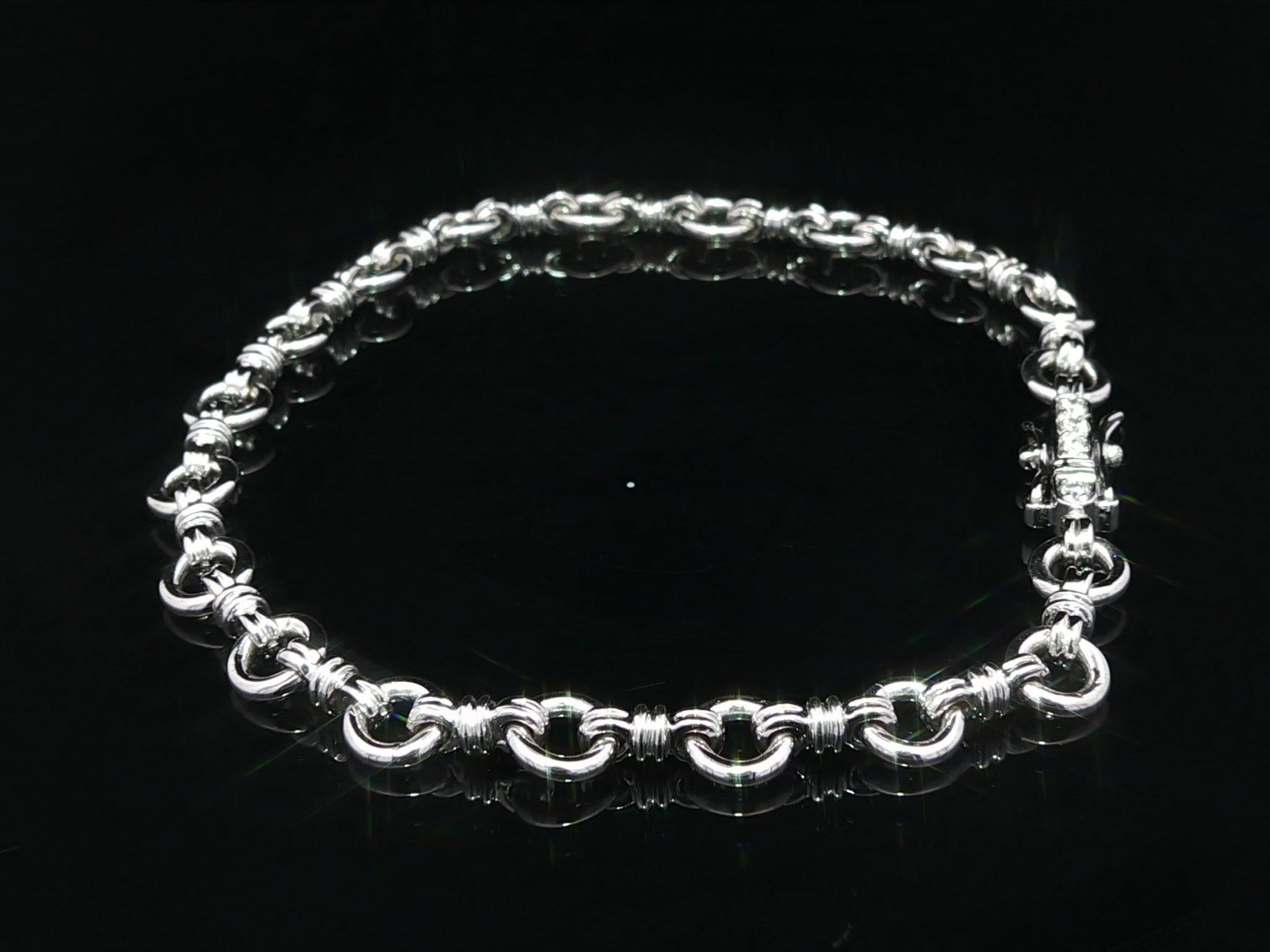 Donna Solid White Gold Open Round Link Charm Bracelet w/ Diamond Accent Push Clasp in vendita