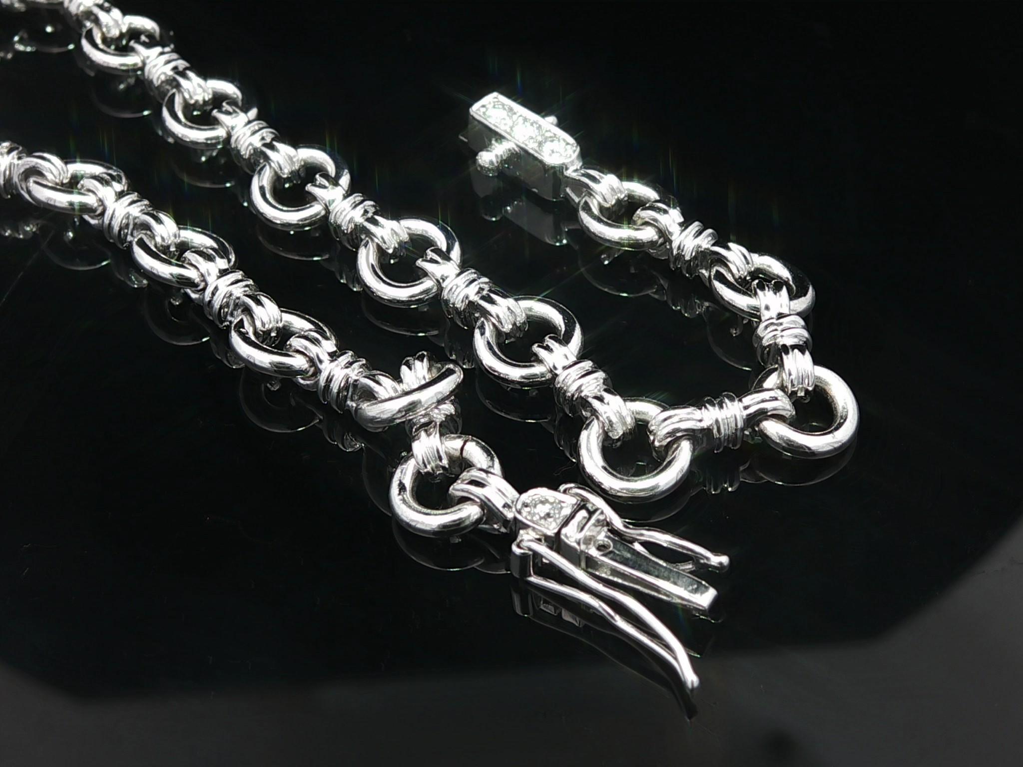 Solid White Gold Open Round Link Charm Bracelet w/ Diamond Accent Push Clasp in vendita 3
