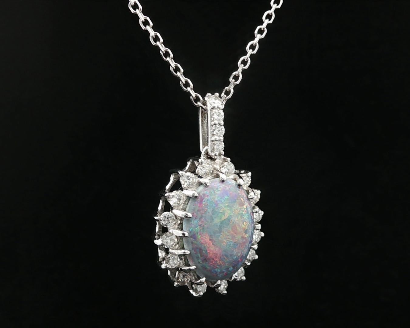 -Pierre(s)
(1) Opale véritable naturelle - Cabochon ovale - serti multi-broches - base grise avec un très beau jeu de couleurs - 14x10.9mm (approx.)
(20) Diamant naturel véritable - rond brillant - serti clos - beaux diamants blancs brillants -
